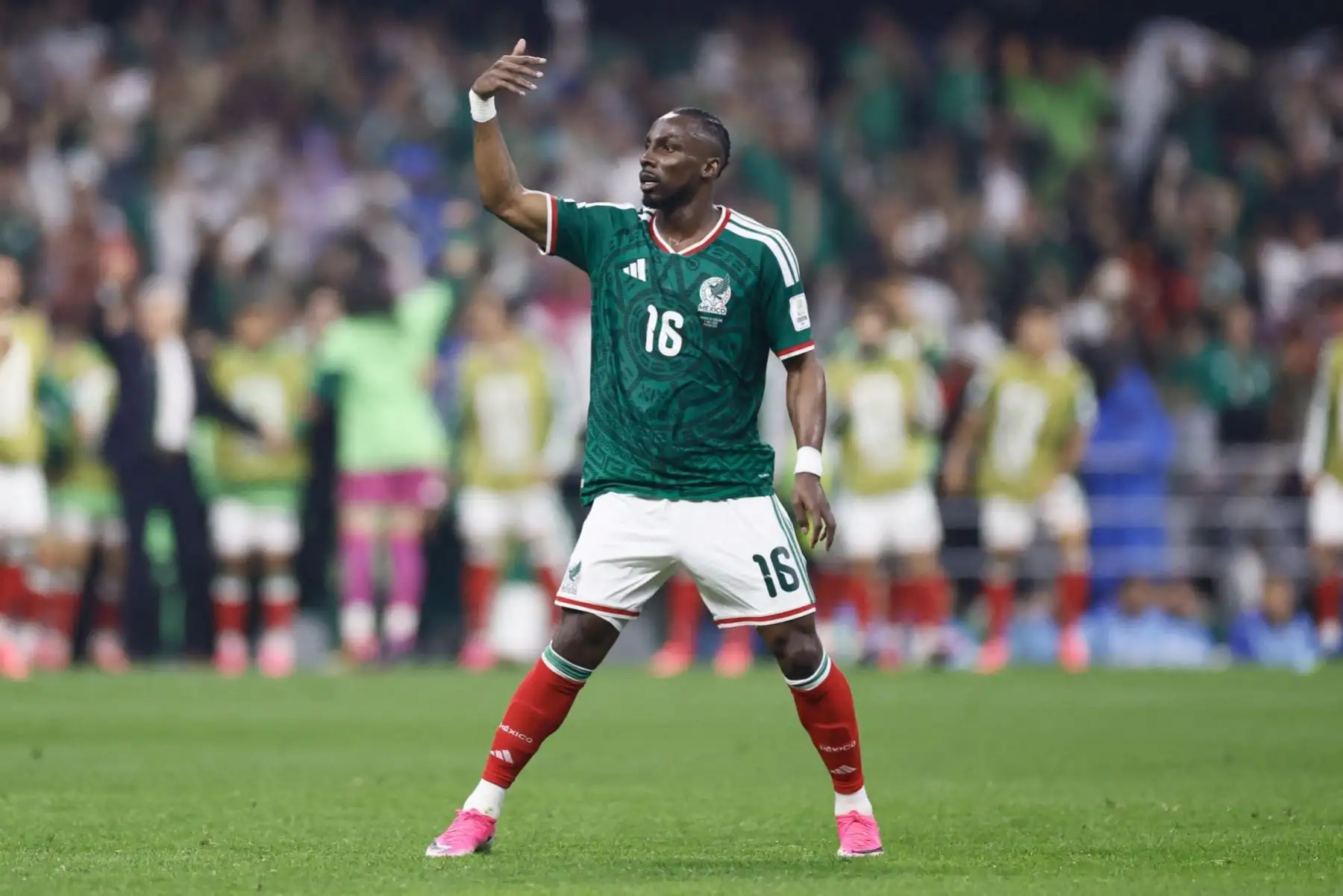 Julián Quiñones, de México, completa la relación de máximos artilleros con 4 goles en la Copa Mundial de la FIFA. Foto: AFP.