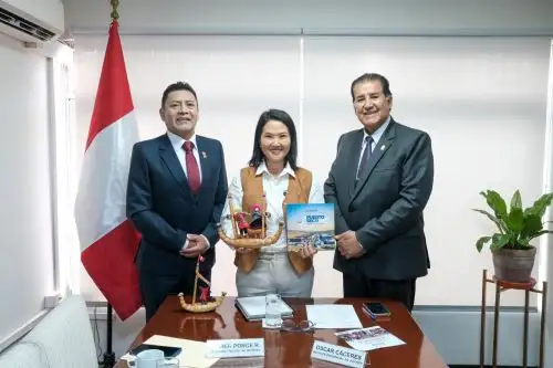 Alcaldes de Puno y San Román se reúnen con Keiko Fujimori y saludan su voluntad de diálogo. 