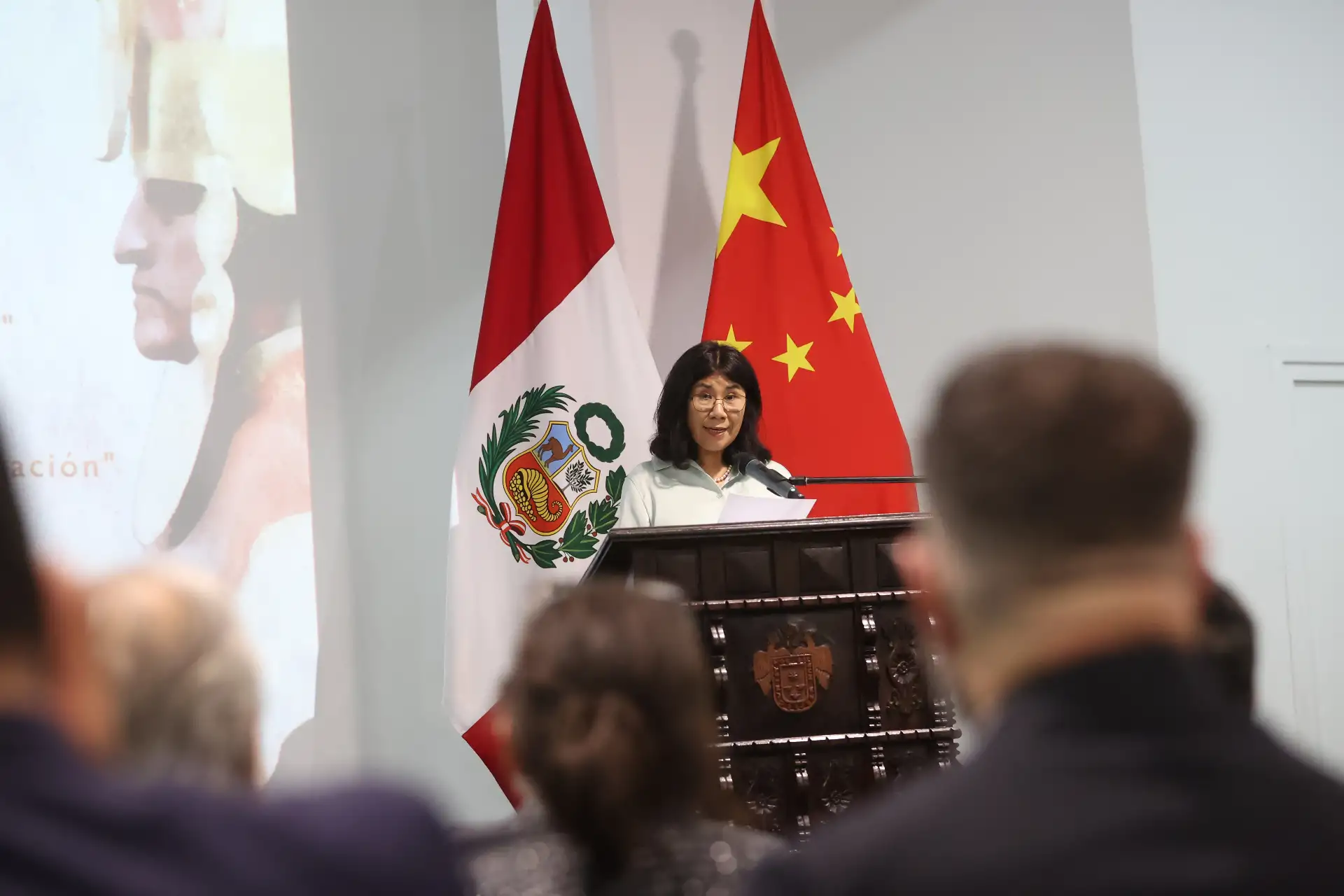 Con la presencia del embajador de la República Popular China, Song Yang, se realizó la develación de esculturas "Los Guerreros de Terracota" y la conferencia "Memoria, poder y representación: Los Guerreros de Terracota en la cultura china", a cargo de Patricia Castro Obando, doctora en Antropología con especialidad en China. Foto: ANDINA/Melina Mejía