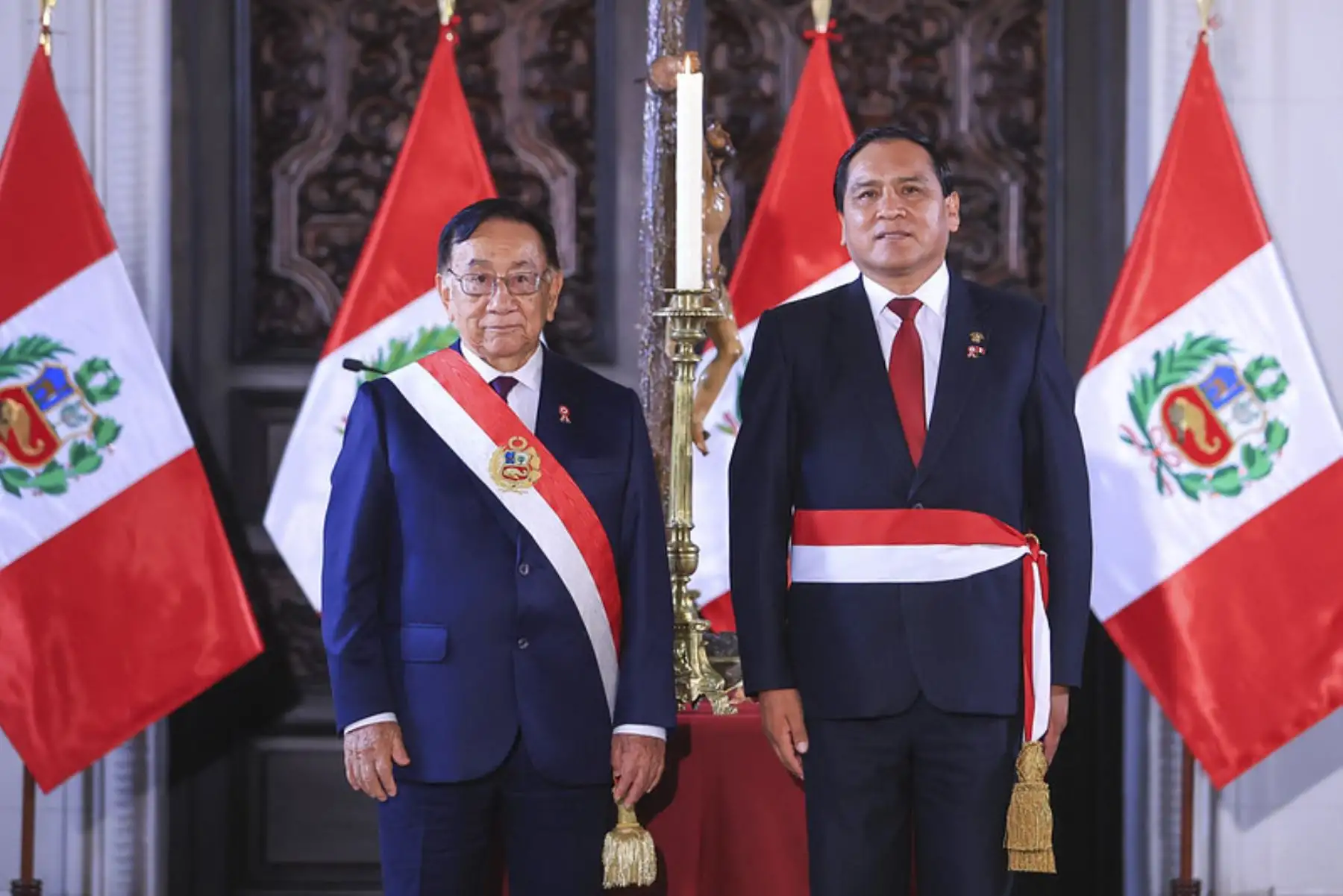El presidente de la república, José María Balcázar, tomó juramento a Flavio Cruz Mamani como ministro de Estado en el despacho de Trabajo y Promoción del Empleo en una ceremonia en Palacio de Gobierno. Foto: ANDINA/Prensa Presidencia