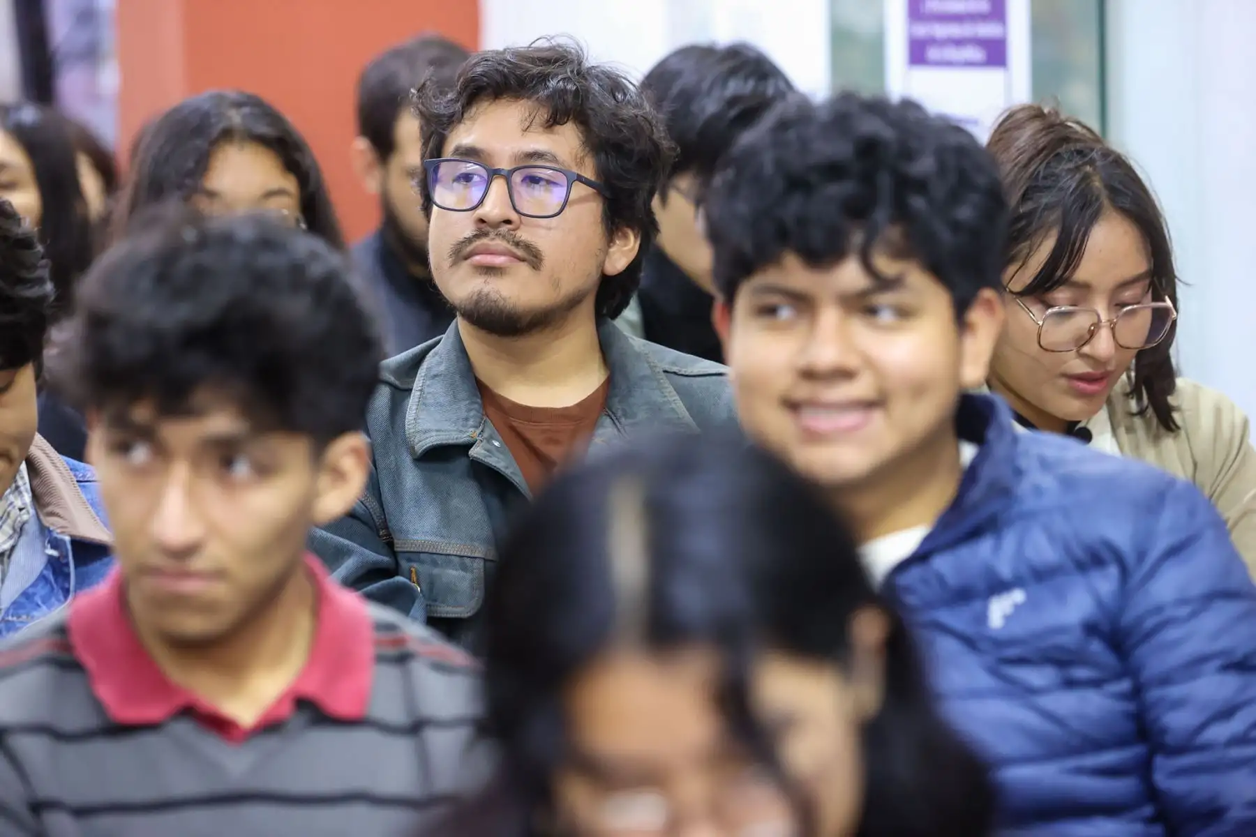 Estudiantes de la Universidad Villarreal, del tercer año de la Escuela Profesional de Ciencias de la Comunicación y del IV ciclo de la asignatura de Ética y Responsabilidad Social, visitaron las instalaciones de Editora Perú, acompañados por el profesor Javier Cabello y la profesora Gladis Olortegui, para participar en la iniciativa Vive Andina. Foto: ANDINA/Melina Mejía