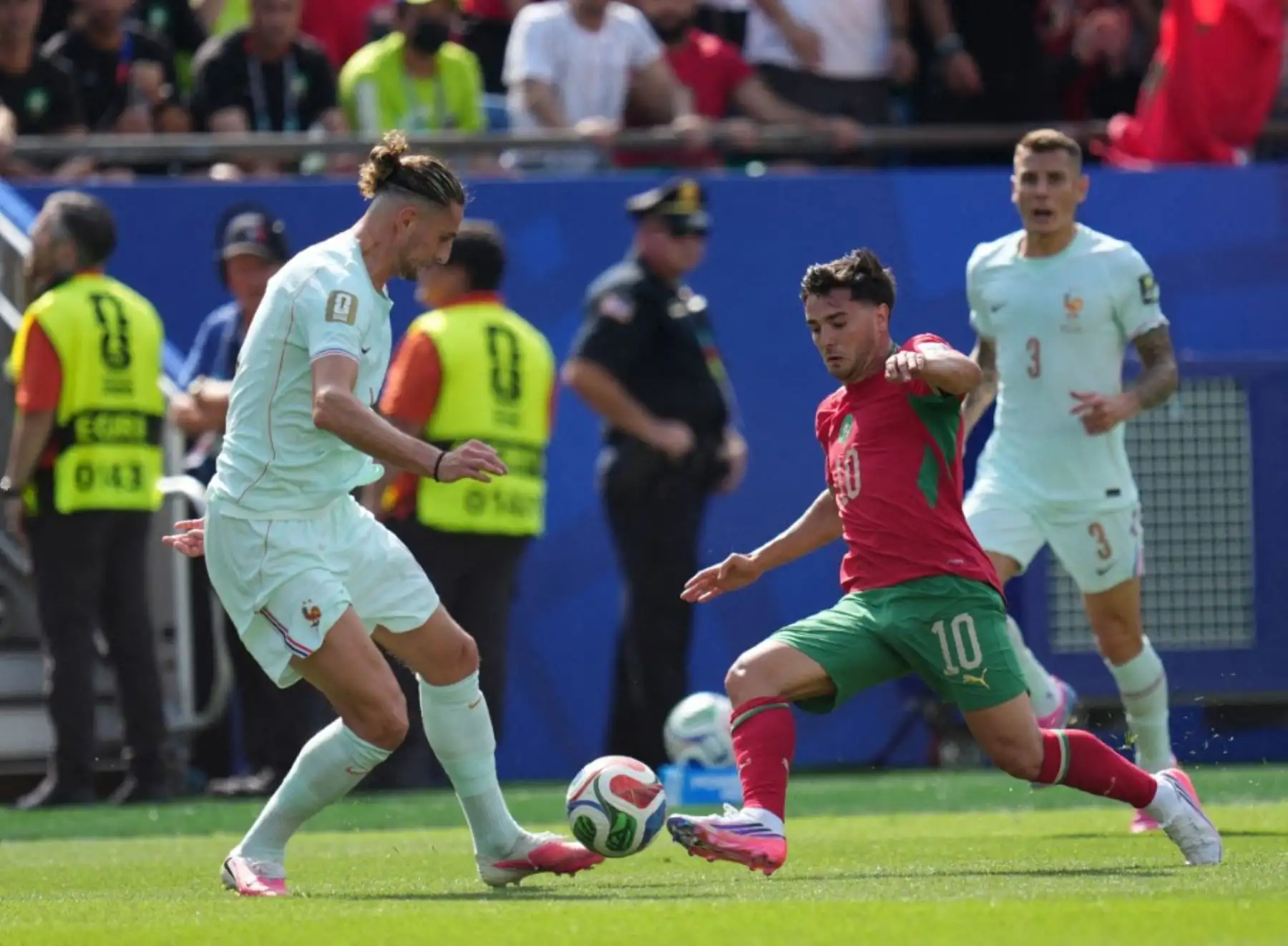 Francia clasificó a la semifinal del Mundial 2026 tras vencer 2-0 a Marruecos en Foxborough, con goles de Kylian Mbappé y Ousmane Dembélé. El equipo galo buscará el martes en Dallas el pase a la final ante España o Bélgica, mientras Mbappé alcanzó ocho tantos en el certamen. Foto: ANDINA/AFP.
