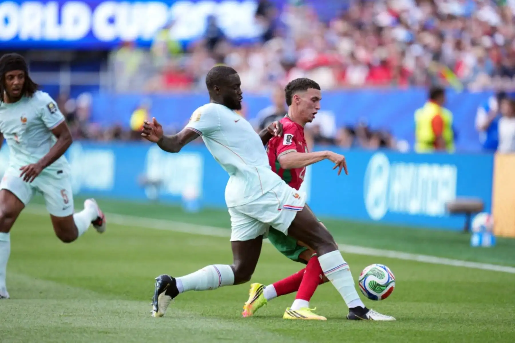 Francia clasificó a la semifinal del Mundial 2026 tras vencer 2-0 a Marruecos en Foxborough, con goles de Kylian Mbappé y Ousmane Dembélé. El equipo galo buscará el martes en Dallas el pase a la final ante España o Bélgica, mientras Mbappé alcanzó ocho tantos en el certamen. Foto: ANDINA/AFP.