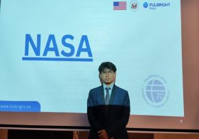 Jharold, de 18 años, natural de Ventanilla, Callao, y egresado del Colegio de Alto Rendimiento de Lima (COAR Lima), fue seleccionado para participar en el Summer Research Internship 2026, un programa académico intensivo y altamente selectivo organizado por el Max Planck Institute for Astronomy (MPIA), en Haus der Astronomie, ubicado en Heidelberg, Alemania.