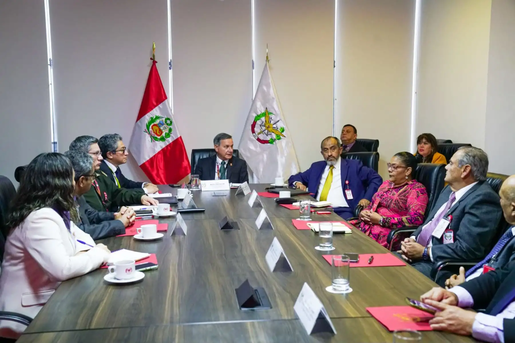 Viceministro de Recursos para la Defensa recibe a equipo de transferencia
