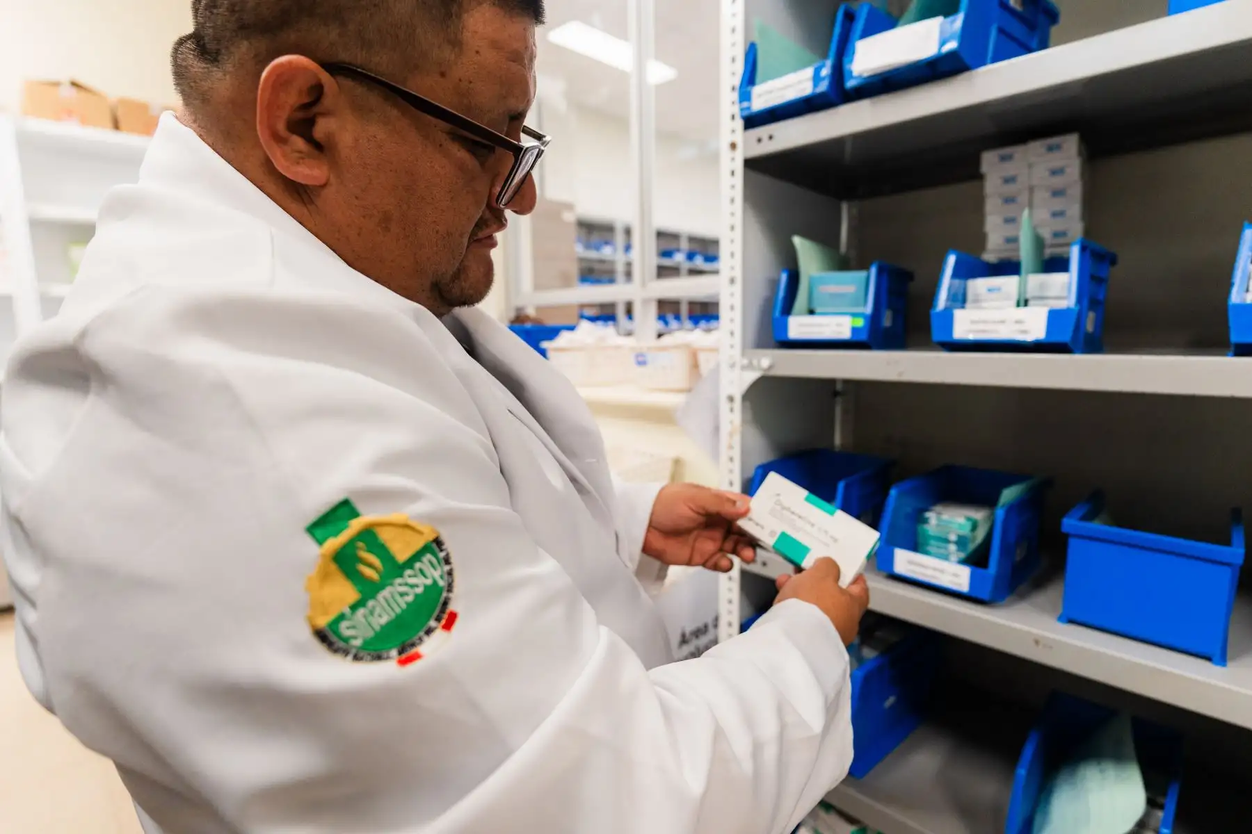 El hospital fortaleció sus servicios farmacéuticos con la reorganización de ventanillas, ampliación de horarios en farmacias de áreas críticas y refuerzo del abastecimiento de insumos estratégicos. Foto: ANDINA/Difusión.