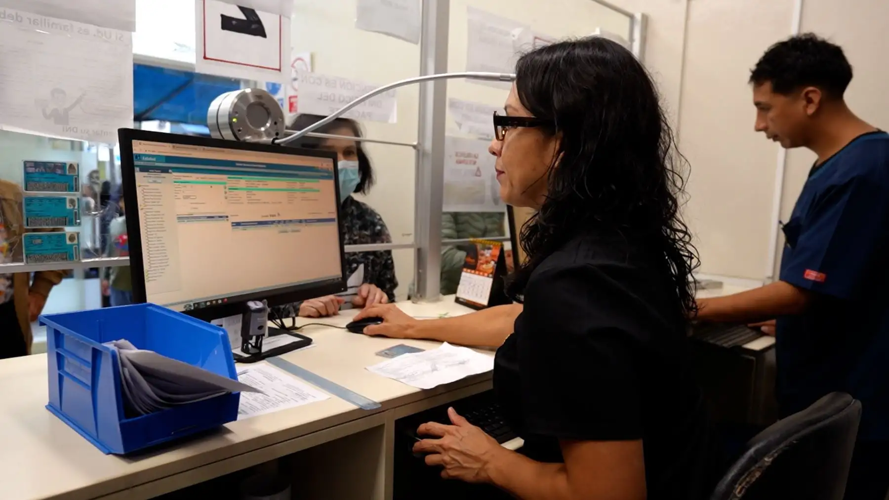 El Servicio de Farmacia optimizó sus procesos de dispensación y mantiene un monitoreo permanente del abastecimiento de medicamentos, materiales y dispositivos médicos para atender la demanda de los asegurados. Foto: ANDINA/Difusión.