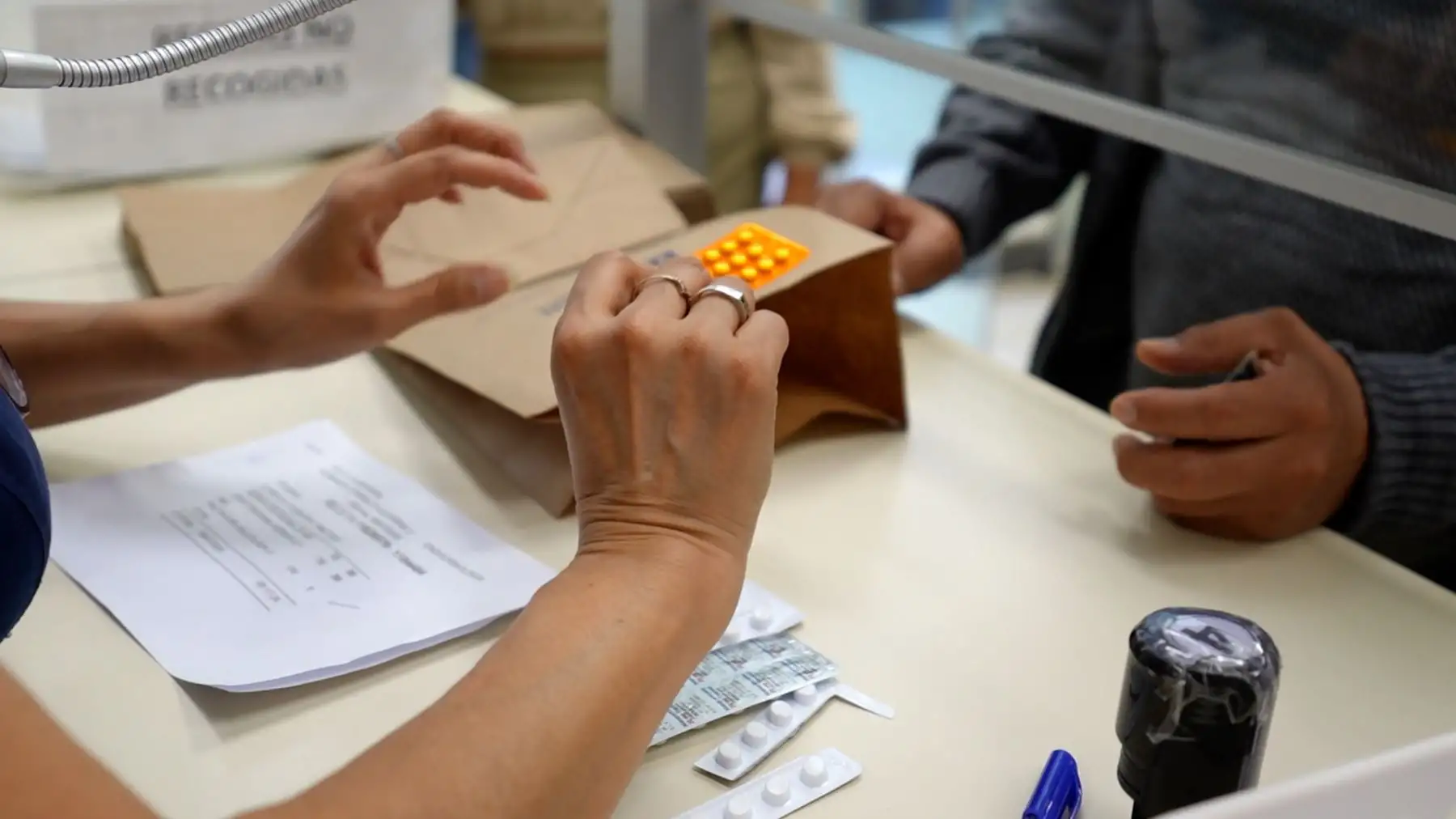 El hospital registra un promedio de 160 mil prescripciones dispensadas al mes, lo que contribuye a la continuidad de los tratamientos farmacológicos de más de medio millón de pacientes adscritos a la red. Foto: ANDINA/Difusión.