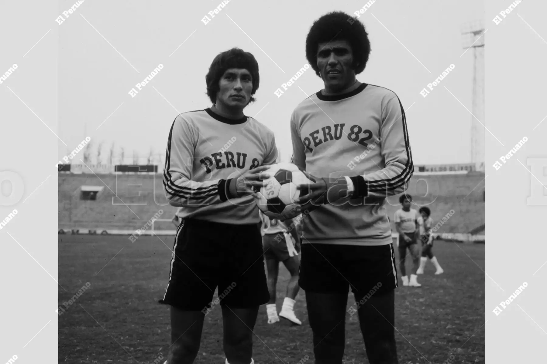 Lima - 19 junio 1979 / Arqueros Eusebio Acasuzo y José Gonzales Ganoza durante los entrenamientos de la selección peruana de fútbol que se prepara para las eliminatorias del Mundial España 82. Foto: Archivo Histórico de El Peruano