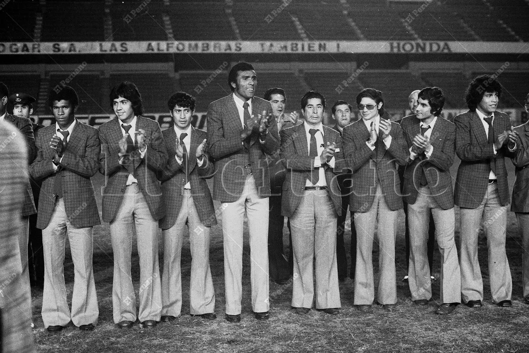 Lima - 30 octubre 1975 / El arquero José Gonzales Ganoza la noche en que selección peruana de fútbol recibió un homenaje tras obtener el título de campeón sudamericano al vencer a Colombia por 1-0 en Caracas.  Foto: Archivo Histórico de El Peruano