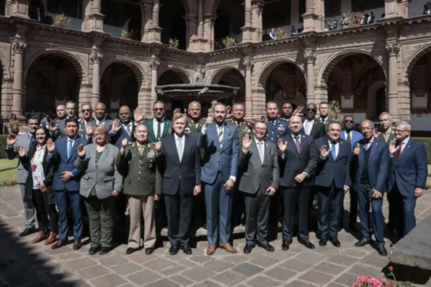 Ministros de Defensa de 33 países suscriben Declaración de Cusco para reforzar cooperación