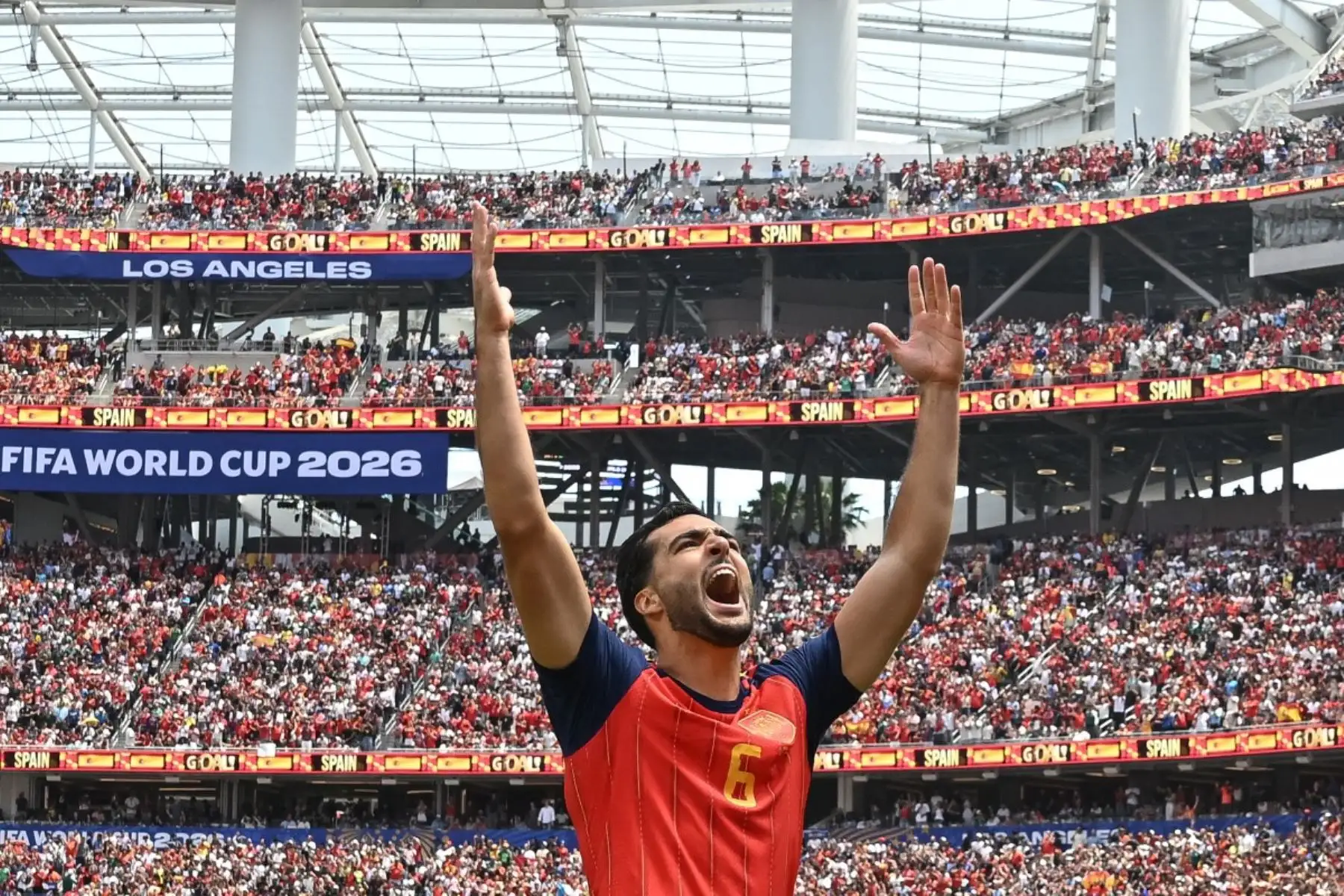 El centrocampista español Mikel Merino, celebra el segundo gol de su equipo durante el partido de cuartos de final del Mundial de Fútbol de 2026 entre España y Bélgica en el Estadio de Los Ángeles en Inglewood. Foto: AFP
