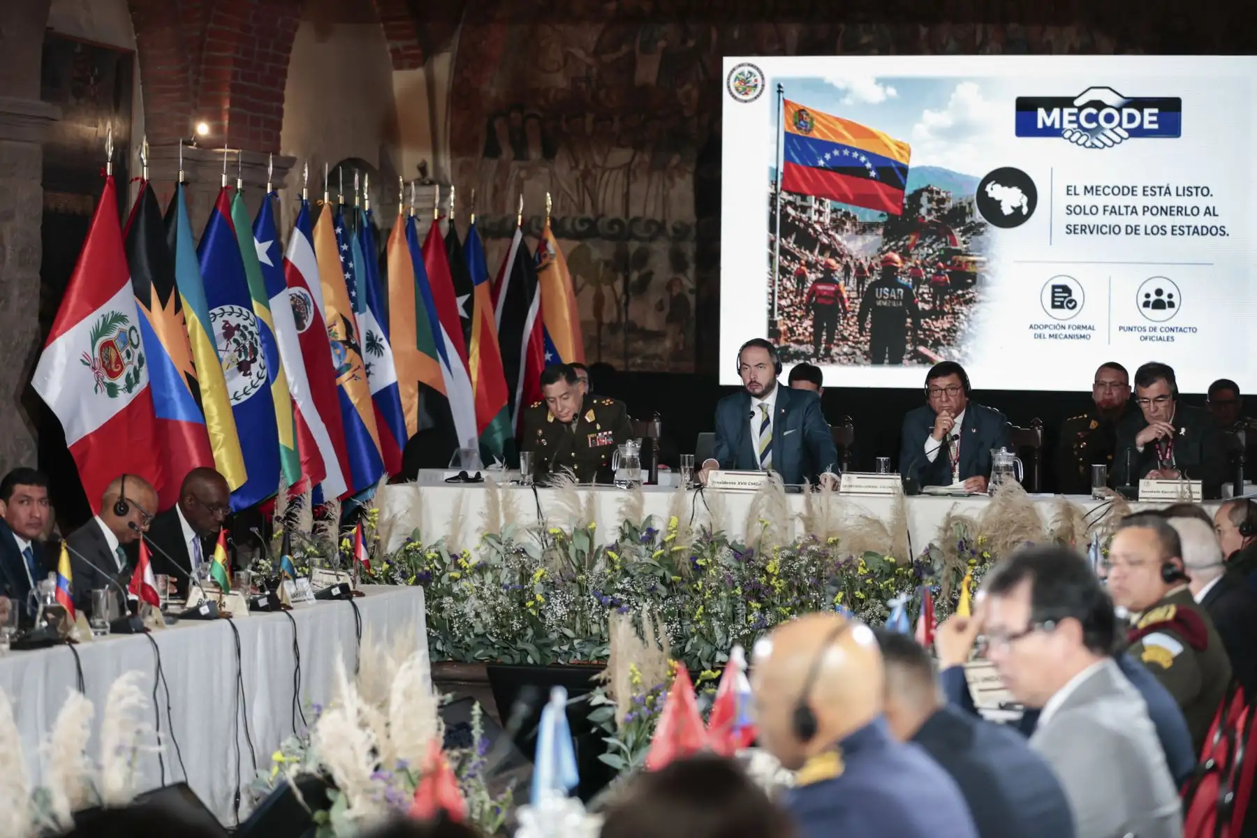 Como cierre de la XVII Conferencia de Ministros de Defensa de las Américas (CMDA), realizada en la ciudad del Cusco, ministros de Defensa y representantes de 33 países del continente suscribieron la “Declaración de Cusco”, documento que recoge los principales acuerdos, entendimientos y compromisos alcanzados durante las jornadas de diálogo estratégico desarrolladas en esta edición de la conferencia. Foto: Mindef