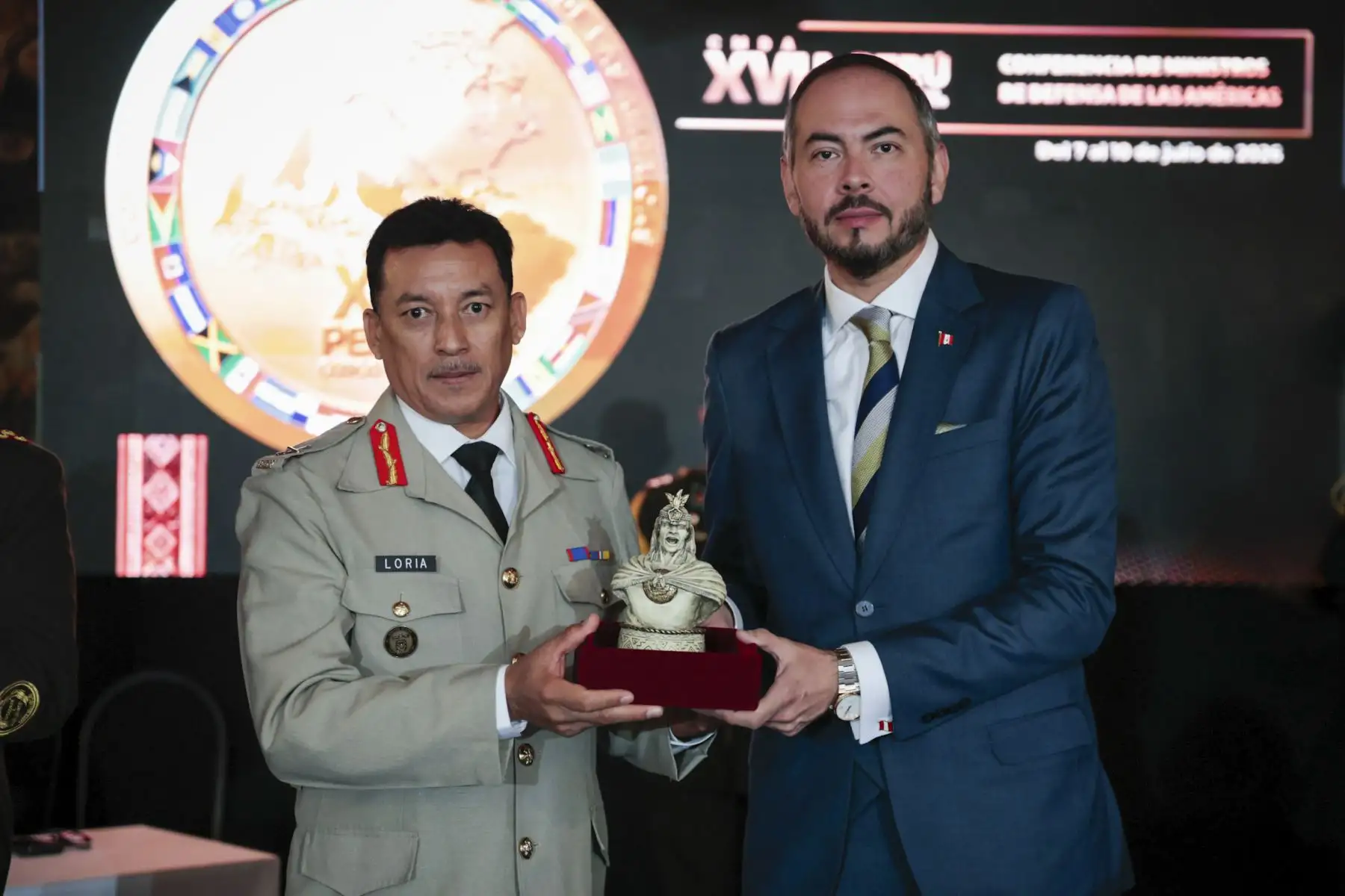 Como cierre de la XVII Conferencia de Ministros de Defensa de las Américas (CMDA), realizada en la ciudad del Cusco, ministros de Defensa y representantes de 33 países del continente suscribieron la “Declaración de Cusco”, documento que recoge los principales acuerdos, entendimientos y compromisos alcanzados durante las jornadas de diálogo estratégico desarrolladas en esta edición de la conferencia. Foto: Mindef