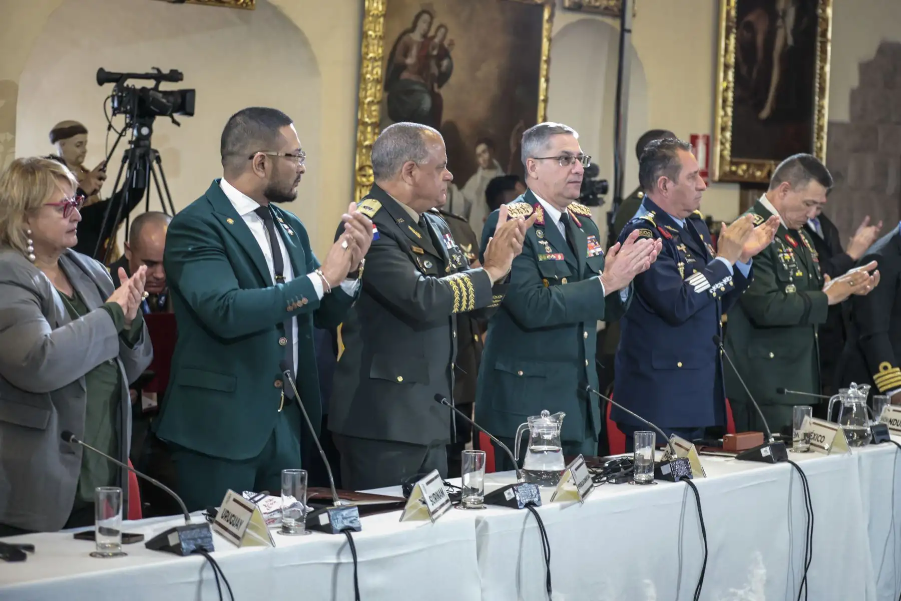 Como cierre de la XVII Conferencia de Ministros de Defensa de las Américas (CMDA), realizada en la ciudad del Cusco, ministros de Defensa y representantes de 33 países del continente suscribieron la “Declaración de Cusco”, documento que recoge los principales acuerdos, entendimientos y compromisos alcanzados durante las jornadas de diálogo estratégico desarrolladas en esta edición de la conferencia. Foto: Mindef