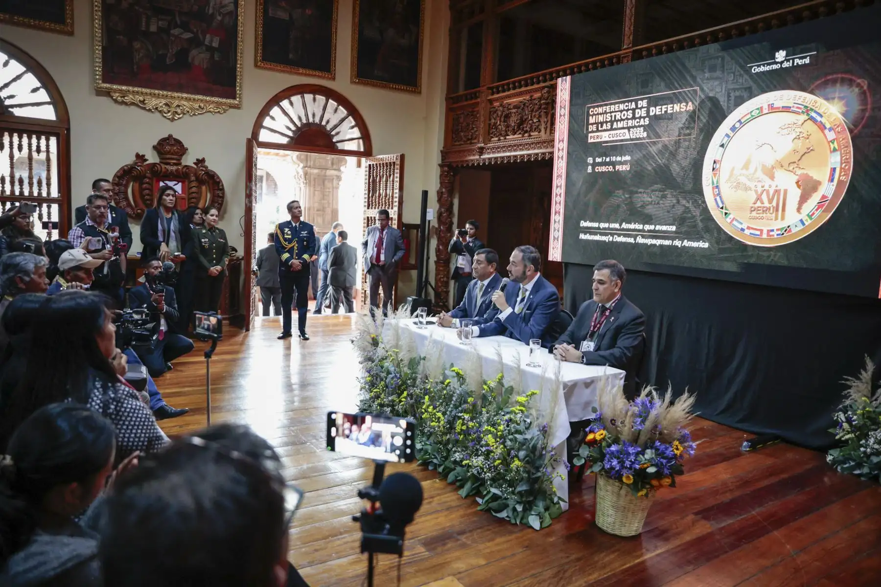 Como cierre de la XVII Conferencia de Ministros de Defensa de las Américas (CMDA), realizada en la ciudad del Cusco, ministros de Defensa y representantes de 33 países del continente suscribieron la “Declaración de Cusco”, documento que recoge los principales acuerdos, entendimientos y compromisos alcanzados durante las jornadas de diálogo estratégico desarrolladas en esta edición de la conferencia. Foto: Mindef
