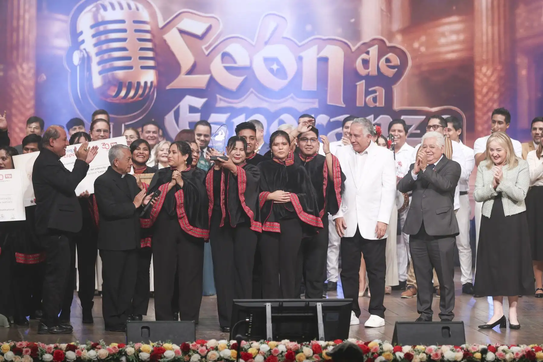El coro Aguchita ganó el concurso "León de la Esperanza", que busca elegir el himno en honor al papa León XIV con motivo de su prevista visita al Perú en noviembre de este año. La canción ganadora, "León, hermano del camino", es una composición de Jaime Montoya. Foto: ANDINA/Jhonel Rodríguez Robles