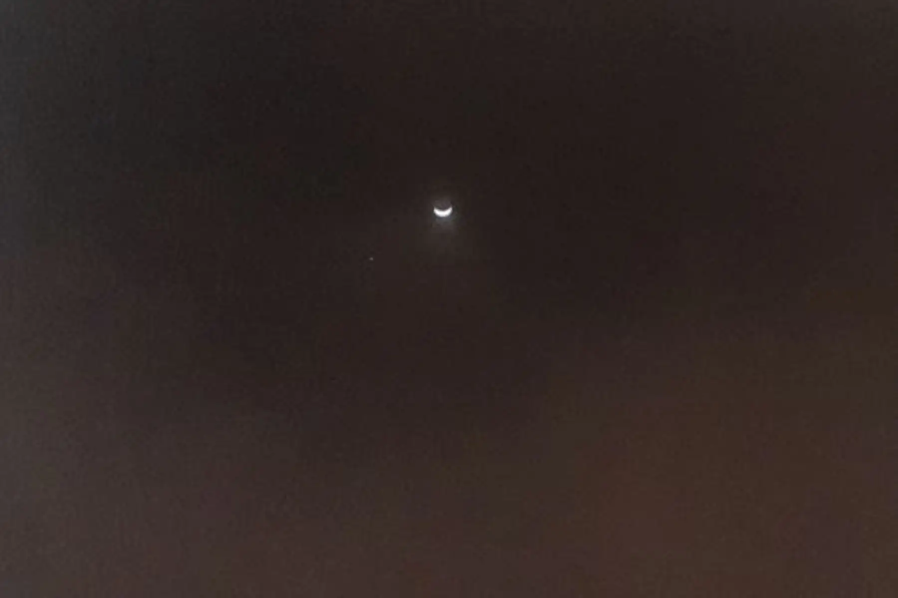 La Luna y Marte próximos en el cielo ¿Cuándo y cómo ver este evento astronómico?