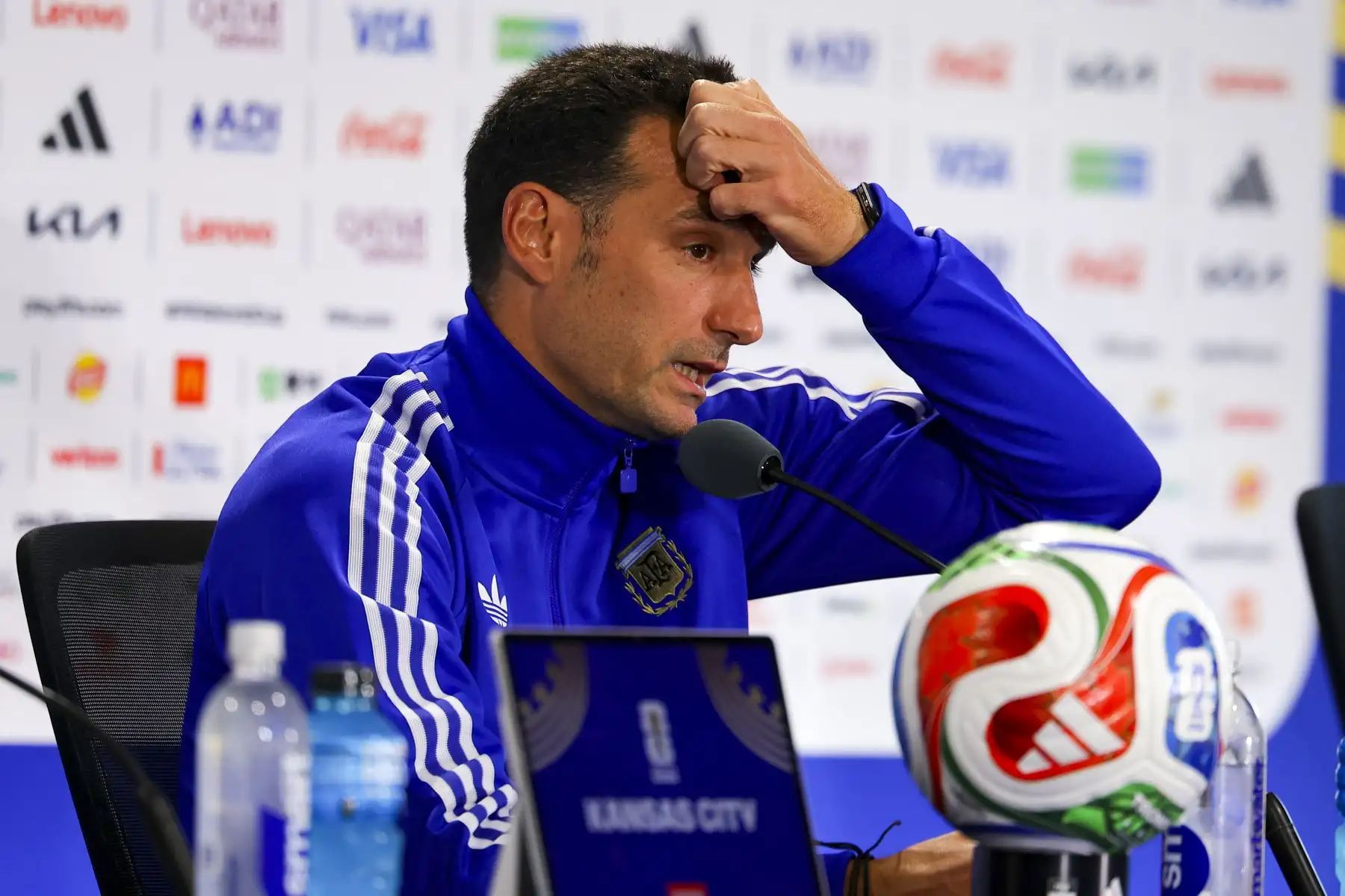 Scaloni niega que el arbitraje favorezca a Argentina en el Mundial 2026
