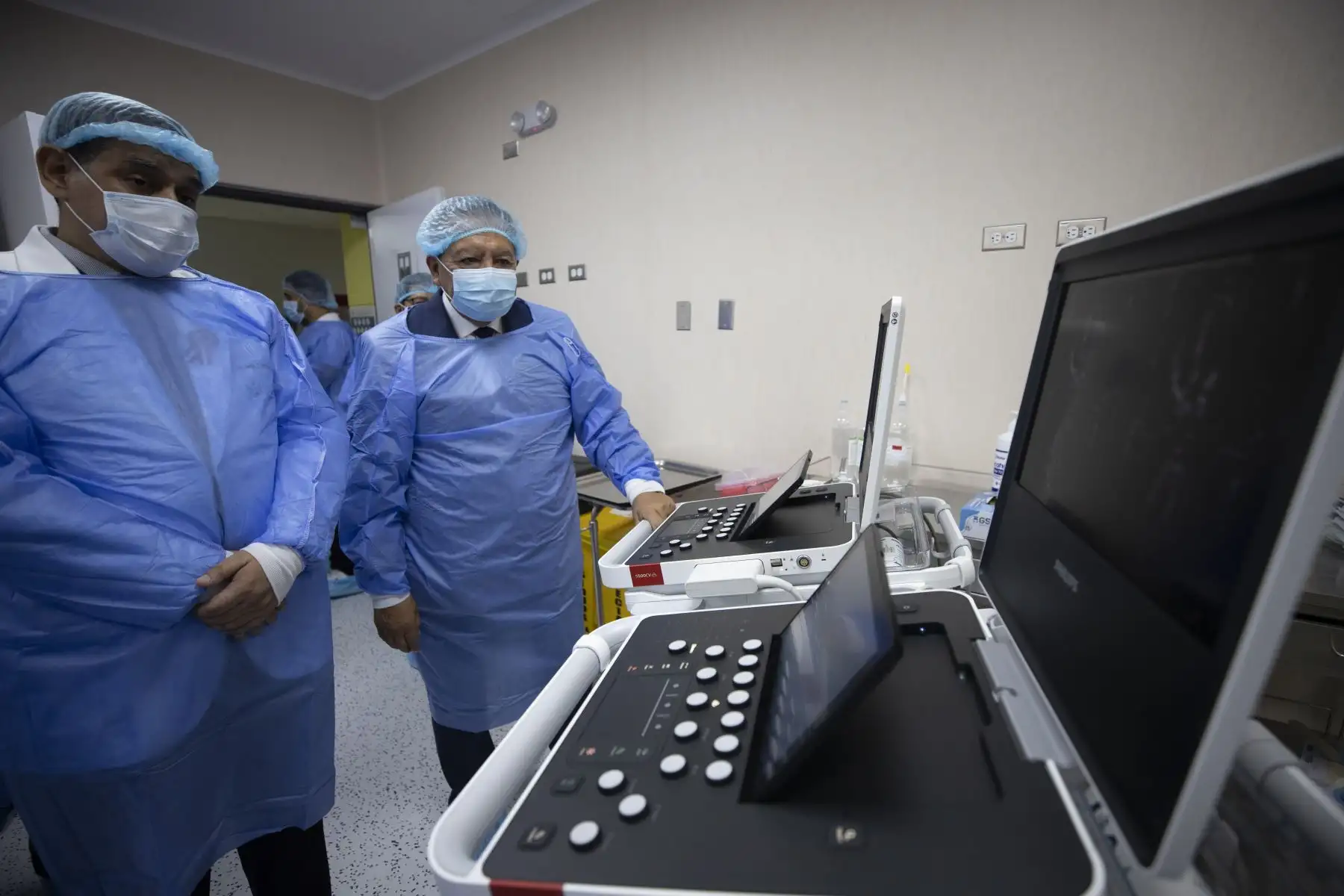 El titular de la entidad agregó que, con el cineangiógrafo, el INCOR eleva su capacidad operativa en un 30 %. “La incorporación de estas herramientas permitirá realizar hasta 10 procedimientos de diagnósticos e intervencionistas por día, contribuyendo a reducir la lista de espera a nivel nacional”.
Foto: EsSalud