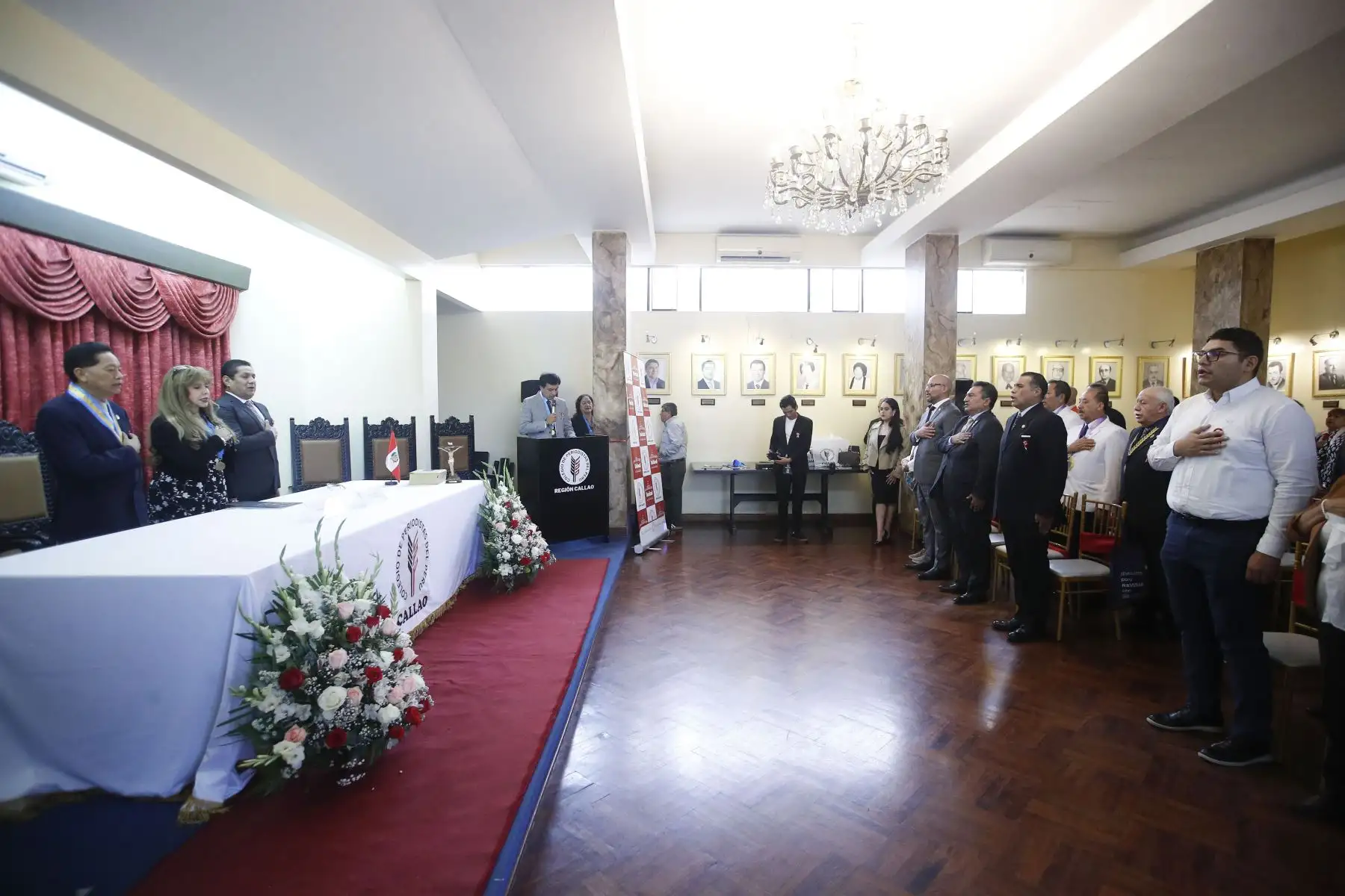 Félix Paz Quiroz, Director de Medios Periodísticos, recibió una distinción por su trayectoria profesional, fue incorporado como miembro honorio del Consejo Departamental del Callao del Colegio de Periodistas del Perú (CPP).
Foto: ANDINA/ Eddy Ramos