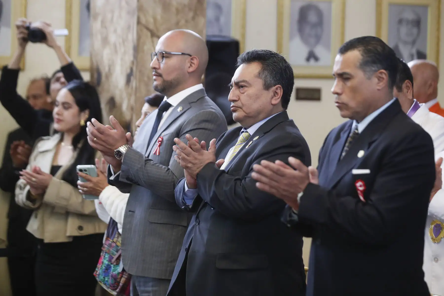 Félix Paz Quiroz, Director de Medios Periodísticos, recibió una distinción por su trayectoria profesional, fue incorporado como miembro honorio del Consejo Departamental del Callao del Colegio de Periodistas del Perú (CPP).
Foto: ANDINA/ Eddy Ramos

Foto: Eddy Ramos
