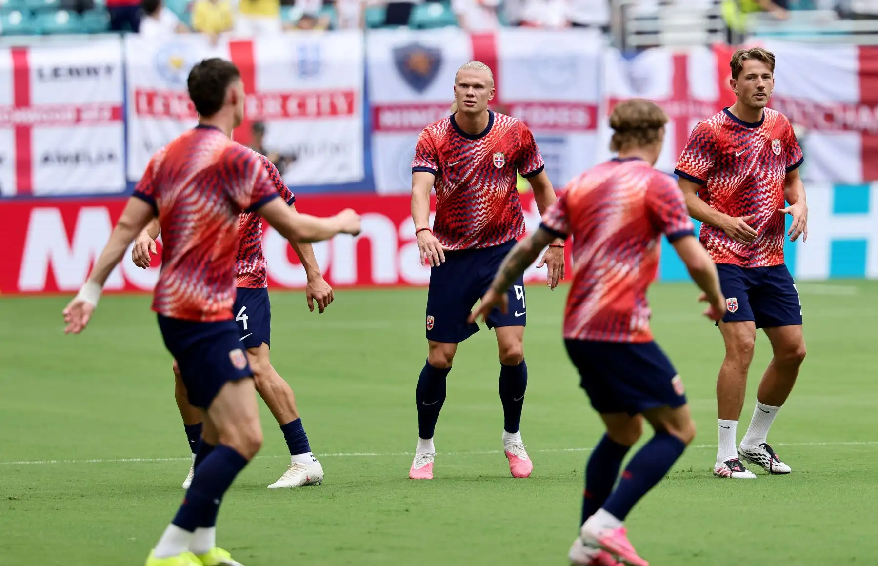 Inglaterra vs. Noruega: Así formarán ambas escuadras para el partido de hoy