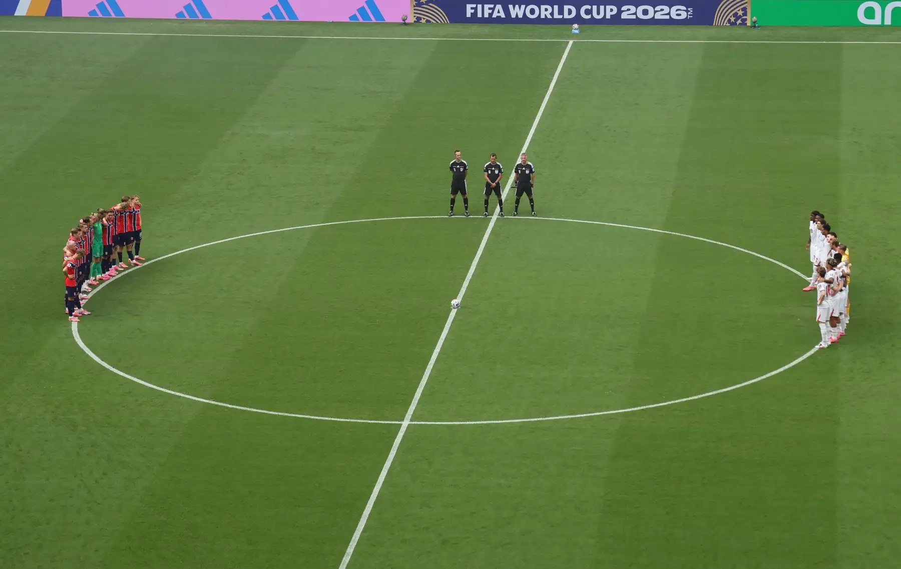 Se guardó silencio por muerte de Jayden Adams antes del partido entre Noruega e Inglaterra