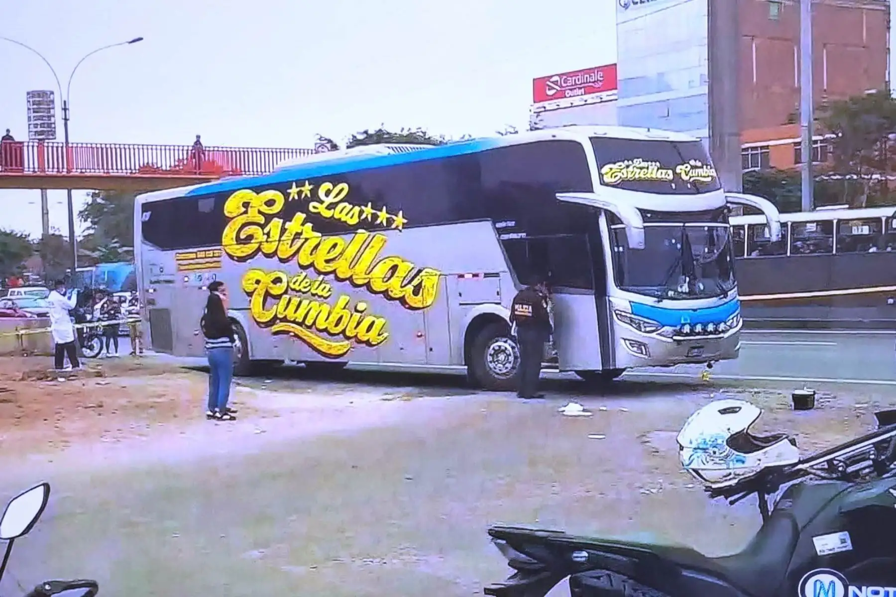 Los Olivos: tres heridos deja ataque a bus de orquesta “Las Estrellas de la Cumbia”