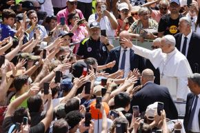El presidente de la Conferencia Episcopal Peruana destacó el entusiasmo de los jóvenes ante la visita del vicario de Cristo. Foto: EFE