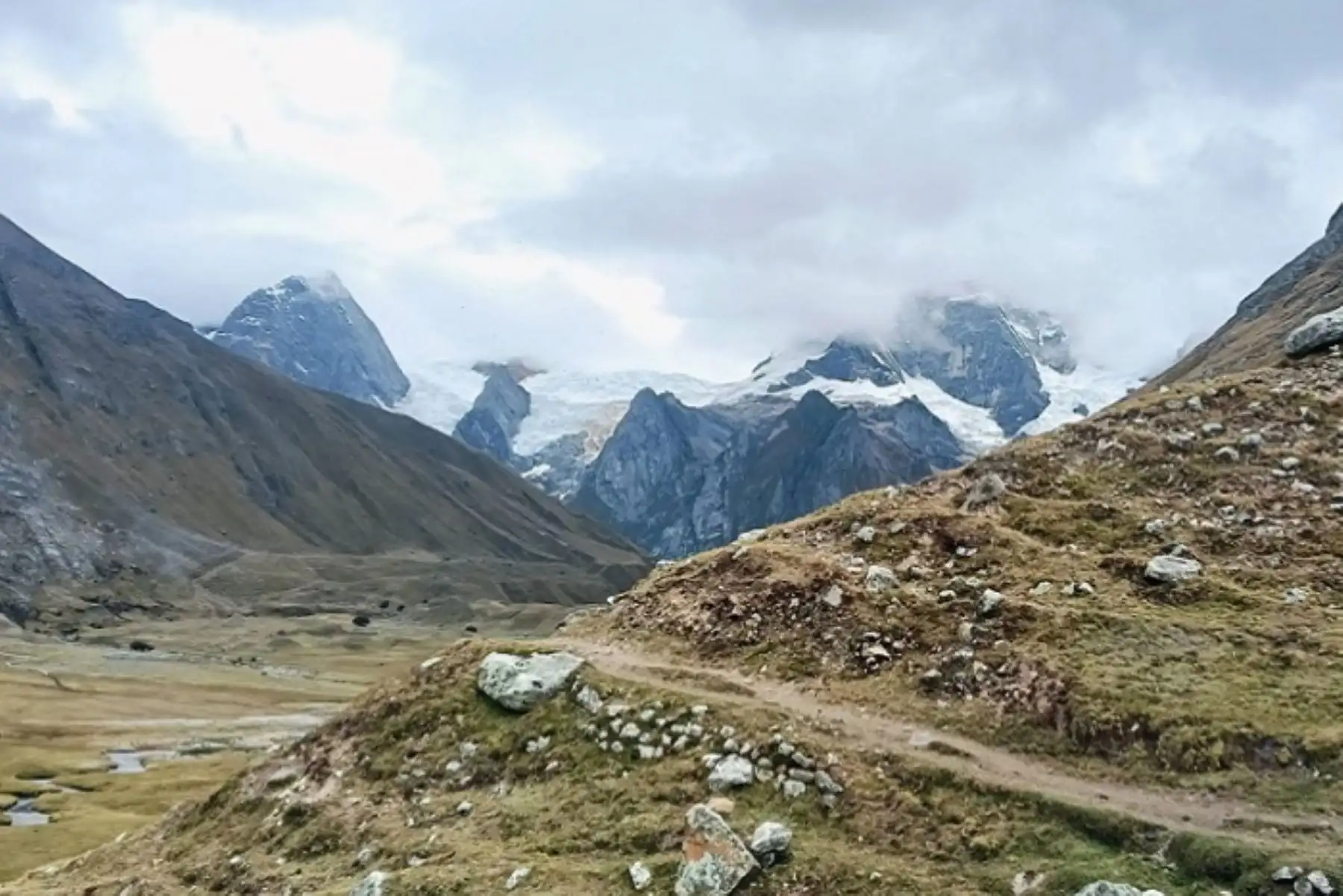 Huánuco: tres alpinistas españoles resultan heridos tras accidente en nevado Jirishanca