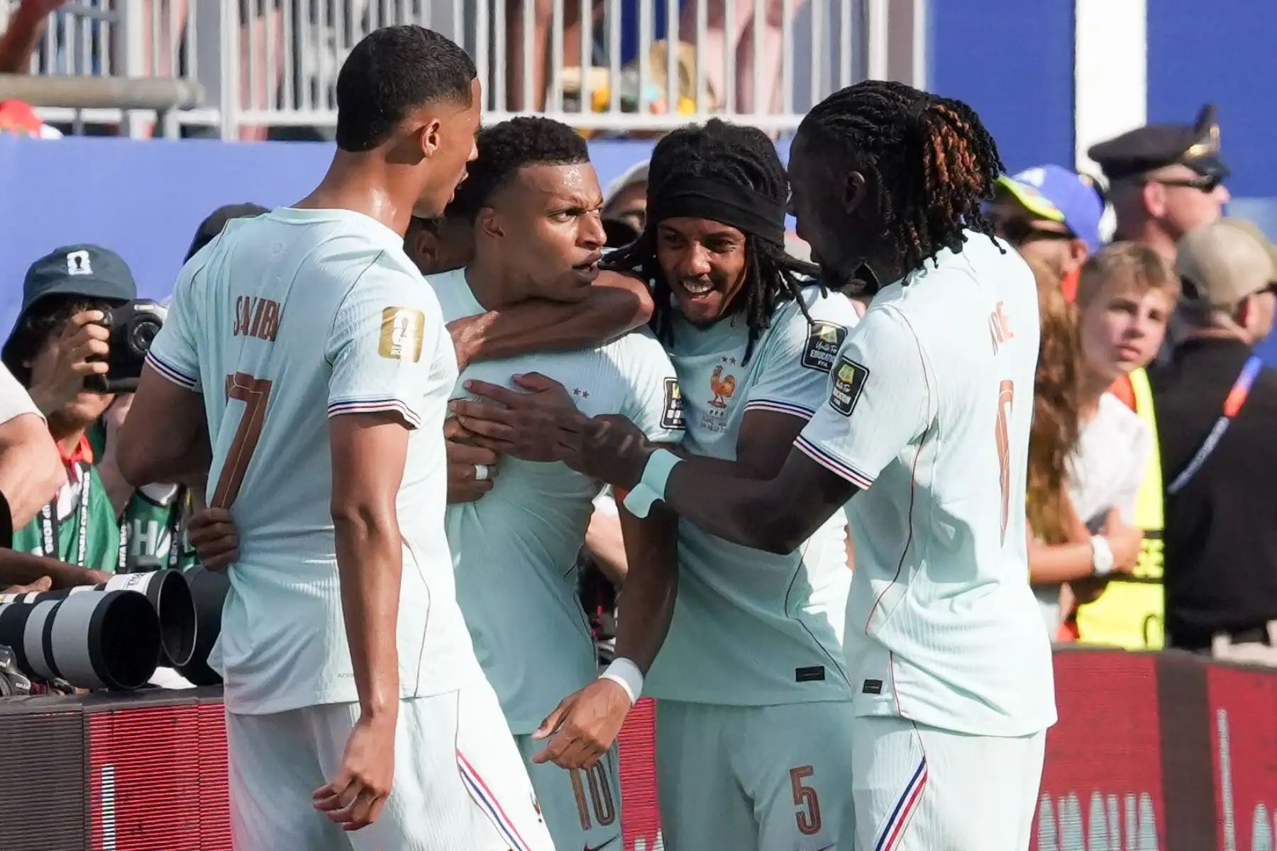 Políticos franceses y españoles rechazan comentarios racistas contra selección de Francia