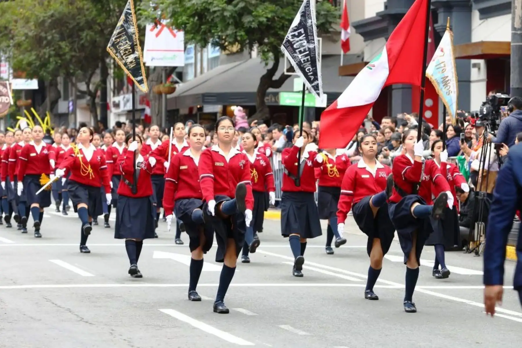 Fiestas Patrias: Miraflores vivió Desfile Cívico Escolar y Pasacalle