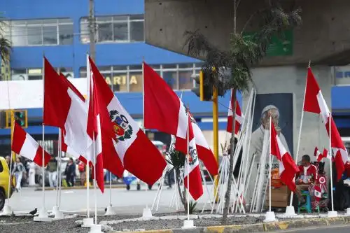 Así lucen los puestos de venta de banderas peruanas por las Fiestas Patrias 2026