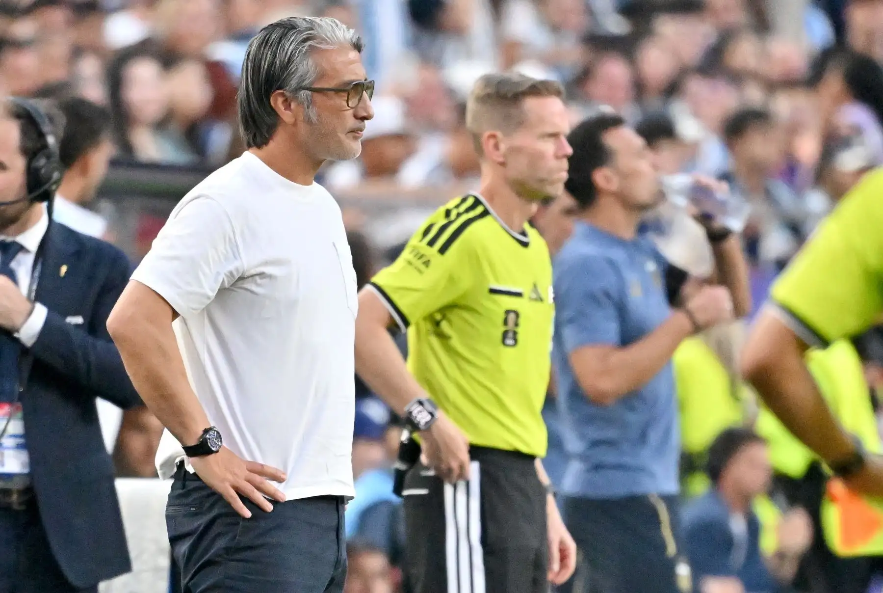 El técnico de Suiza dice que jugaron contra Argentina, el árbitro y el VAR