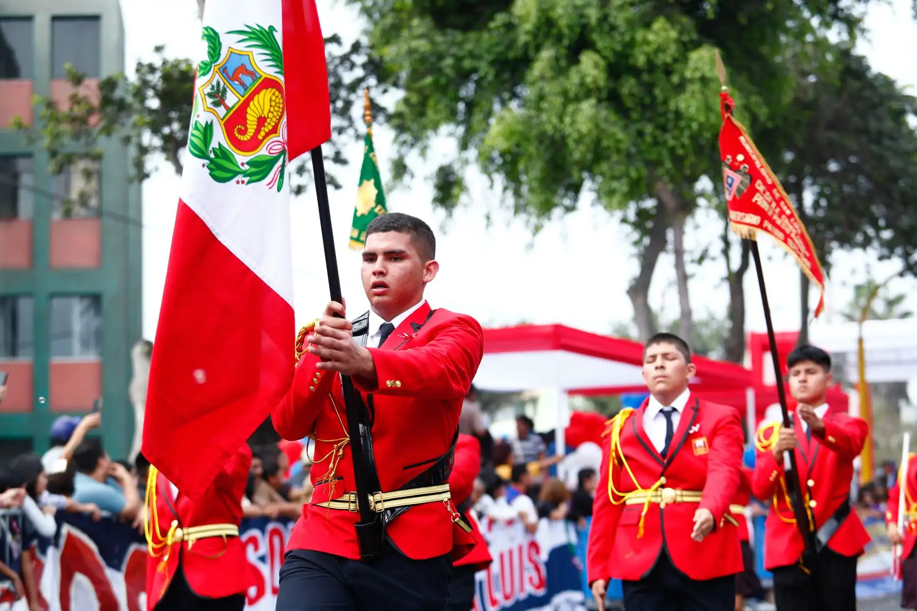 Alumnos de colegios nacionales emblemáticos como el Guadalupe, el Teresa Gonzales de Fanning y el Manuel González Prada, entre otros, desfilaron en la avenida Aviación en San Luis el domingo 12 de julio como parte de los tradicionales desfiles escolares para conmemorar las fiestas Patrias 2026 que se celebran en diversos distritos de la capital y del Perú. Foto: ANDINA/Daniel Bracamonte