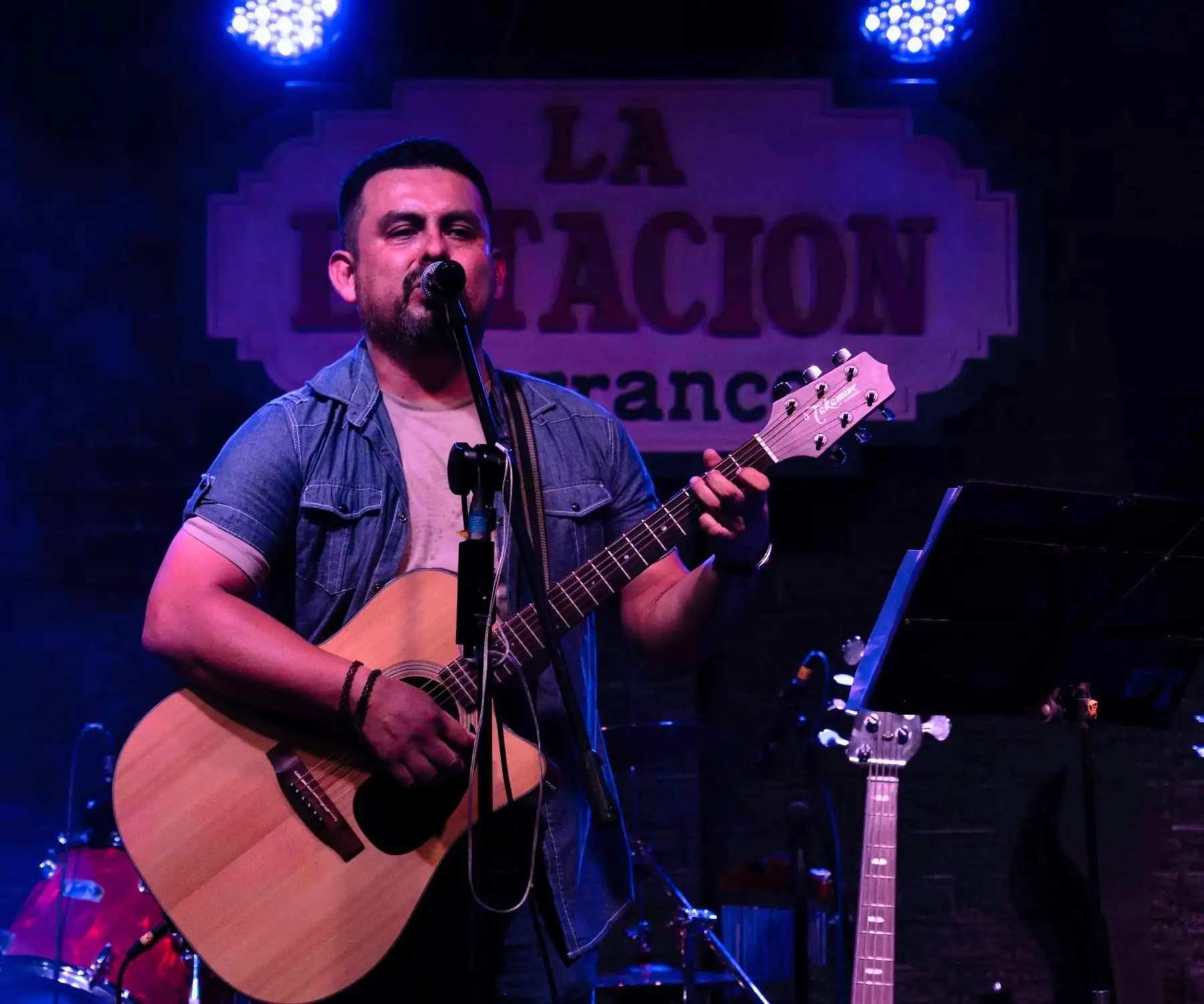 Daniel Reynoso presenta "Esta Noche, Mi Lugar: Un Viaje"
