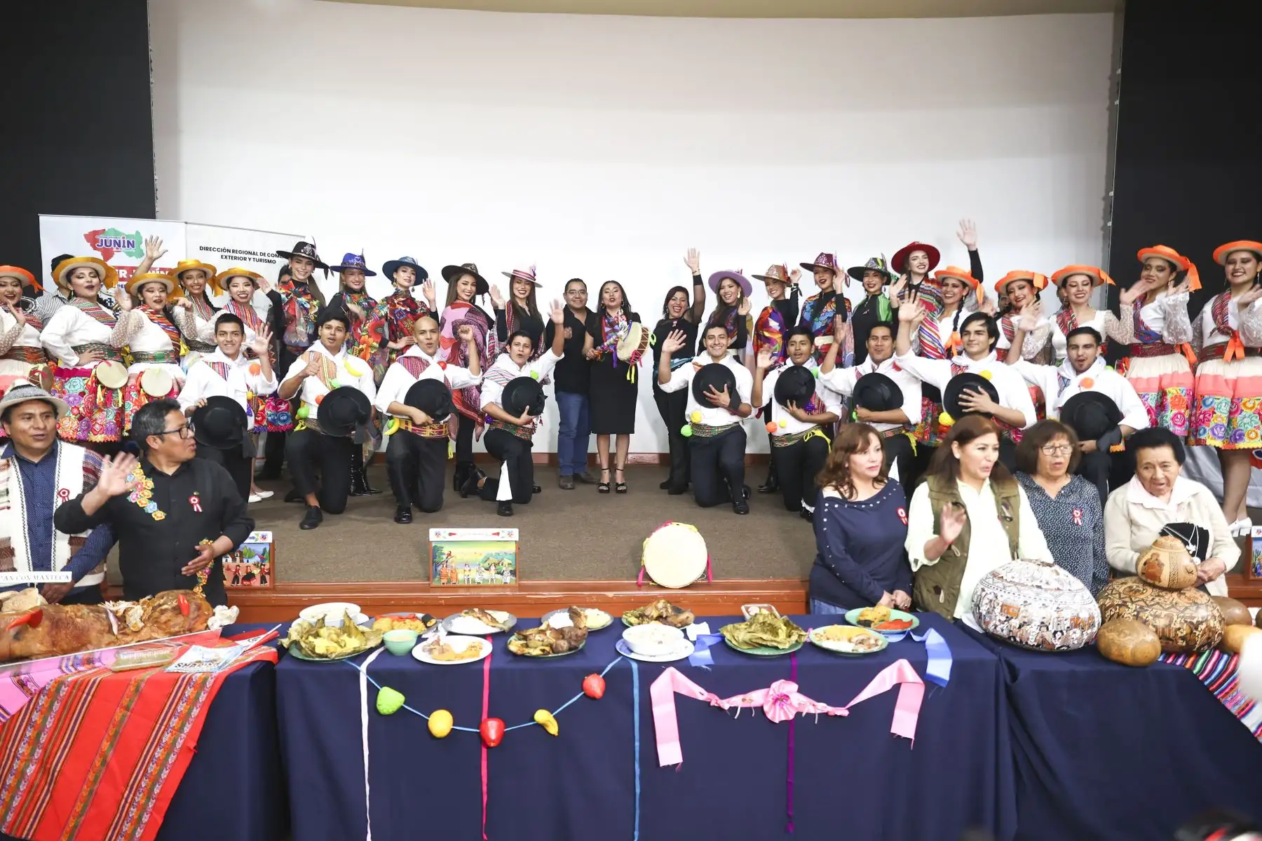 La actividad reunió a representantes y asistentes en torno a la campaña Fiestas Patrias Junín 2026, que promoverá turismo, danzas, artesanía y gastronomía regional. Foto: ANDINA/Jhonel Rodríguez.