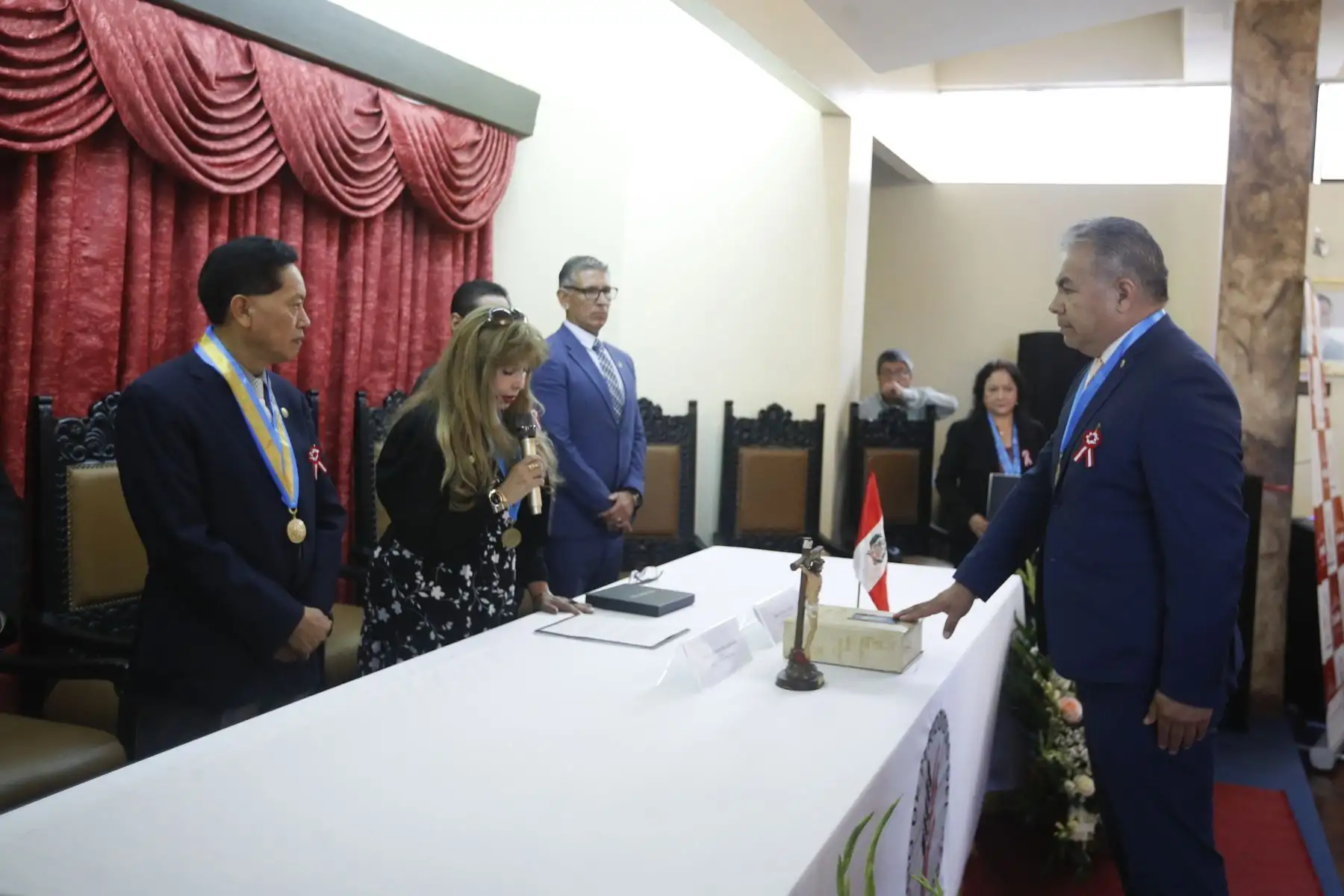 El Consejo Departamental del Callao del Colegio de Periodistas del Perú (CPP), reconoce a Editora Perú y a destacadas personalidades del ámbito público, académico y profesional por su trayectoria, aporte al desarrollo del país y permanente respaldo a la orden profesional, durante una ceremonia institucional realizada en el marco de las celebraciones por Fiestas Patrias. 
Foto: ANDINA/ Eddy Ramos