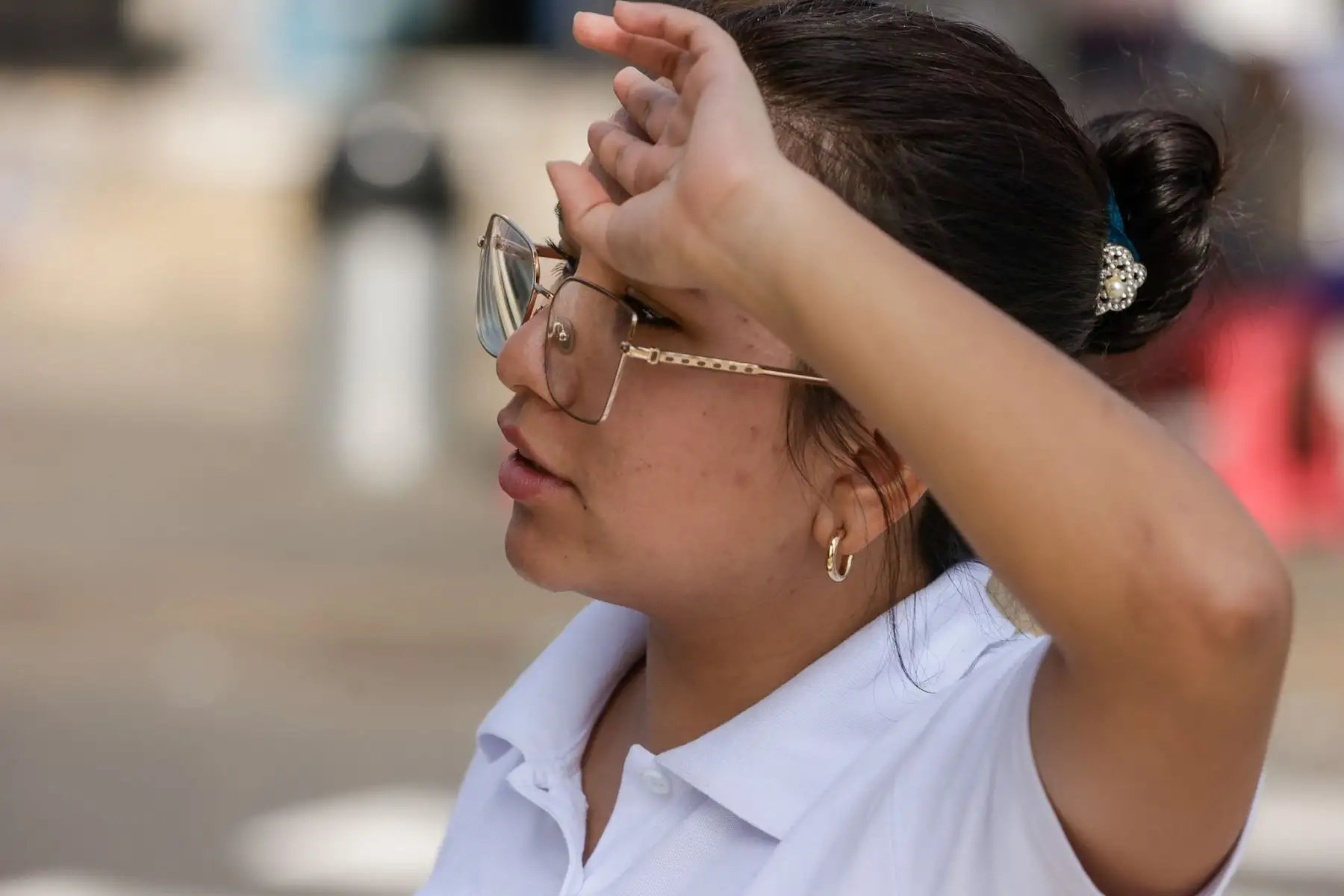 Ante los niveles altos de radiación ultravioleta, el Senamhi recomienda evitar la exposición prolongada entre las 10:00 a. m. y las 3:00 p. m., usar bloqueador, sombrero de ala ancha, lentes con protección UV y mantenerse hidratado. Foto: ANDINA/Luis Iparraguirre.
