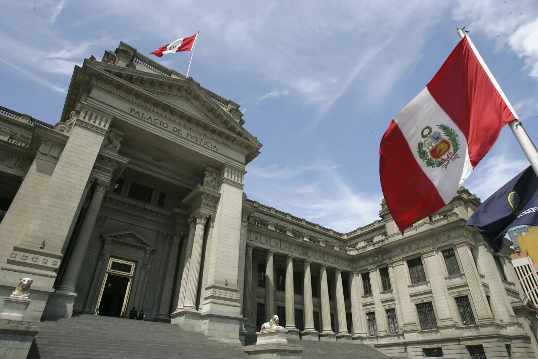 Profesores de Derecho Penal de España defienden independencia judicial en Perú
