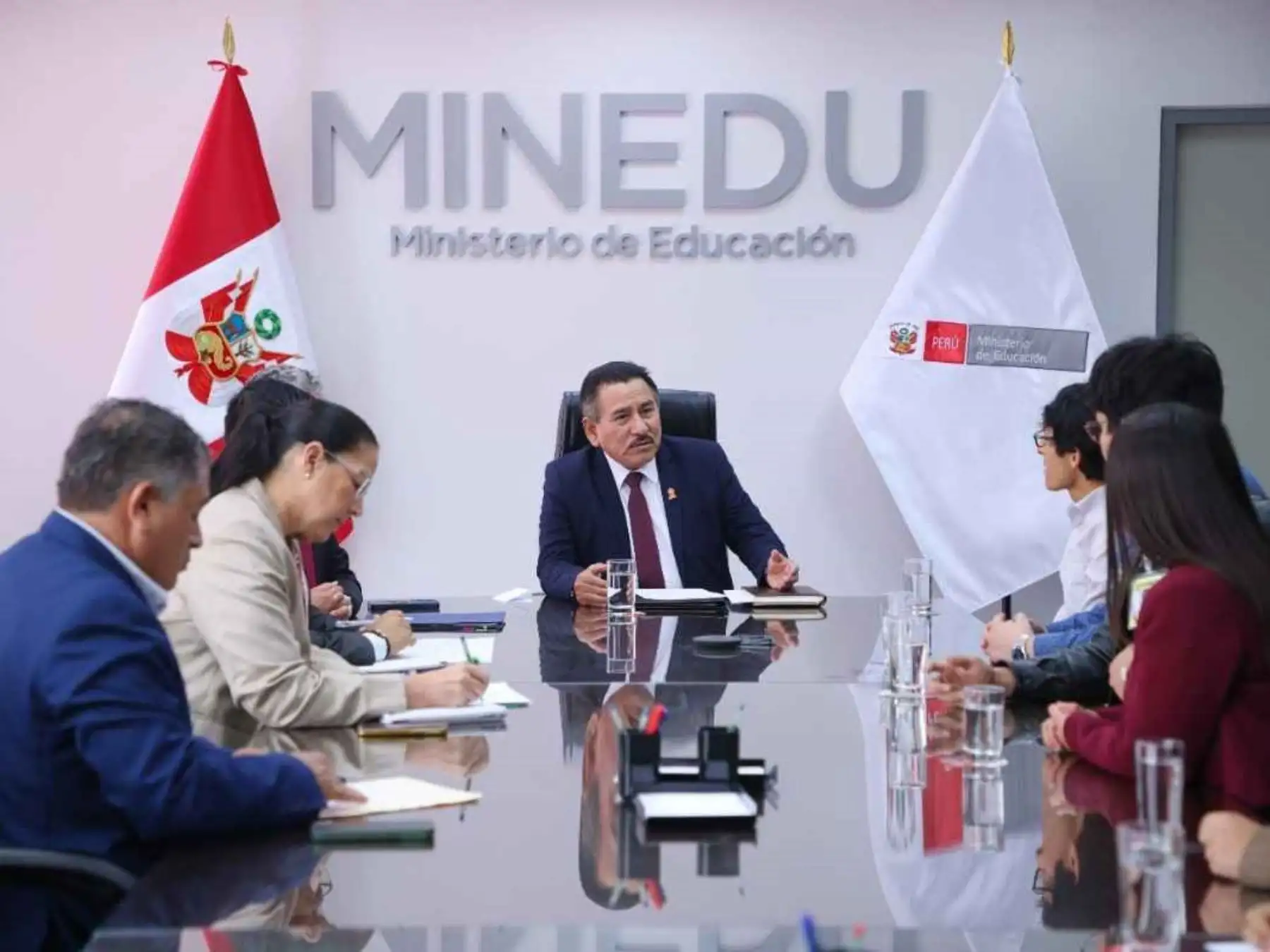 Minedu prioriza diálogo con becarios, docentes y universidades