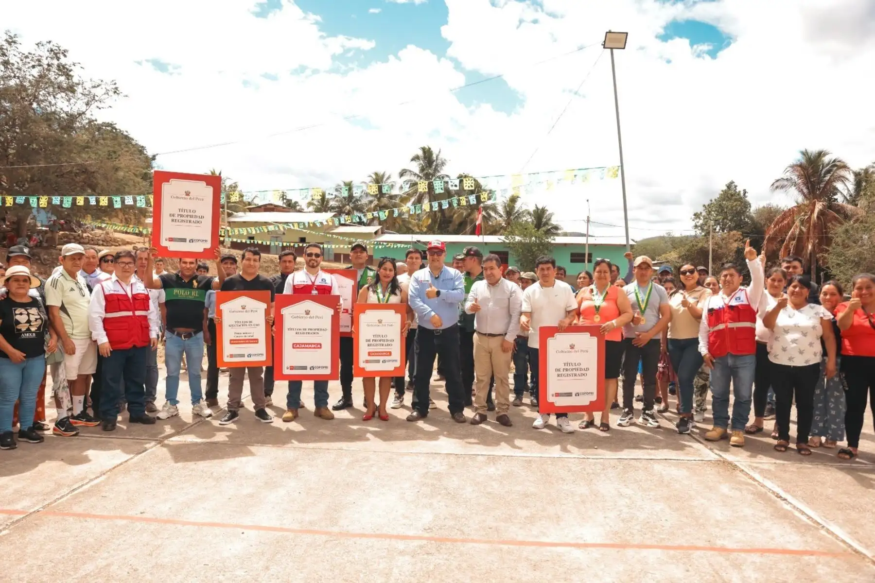 Cajamarca: Cofopri llega al centro poblado Santa Lucía y entrega 676 títulos de propiedad