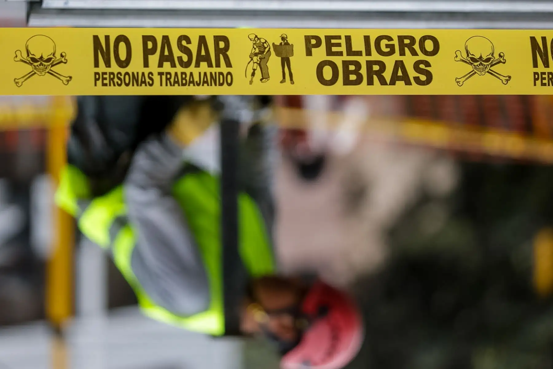 Los preparativos para la Gran Parada y Desfile Cívico Militar por Fiestas Patrias comenzaron en la avenida Brasil con el armado de estrados y restricciones en vías auxiliares. El cierre parcial permite la circulación por el carril central, mientras se prevé el cierre total el 28 y 29 de julio. Foto: ANDINA/Luis Iparraguirre.