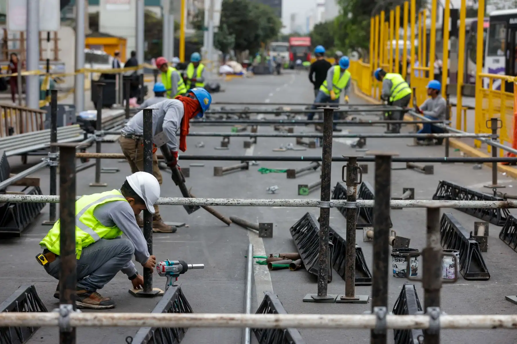Las estructuras metálicas serán habilitadas para recibir a autoridades e invitados oficiales durante la Gran Parada y Desfile Cívico Militar. Foto: ANDINA/Luis Iparraguirre.