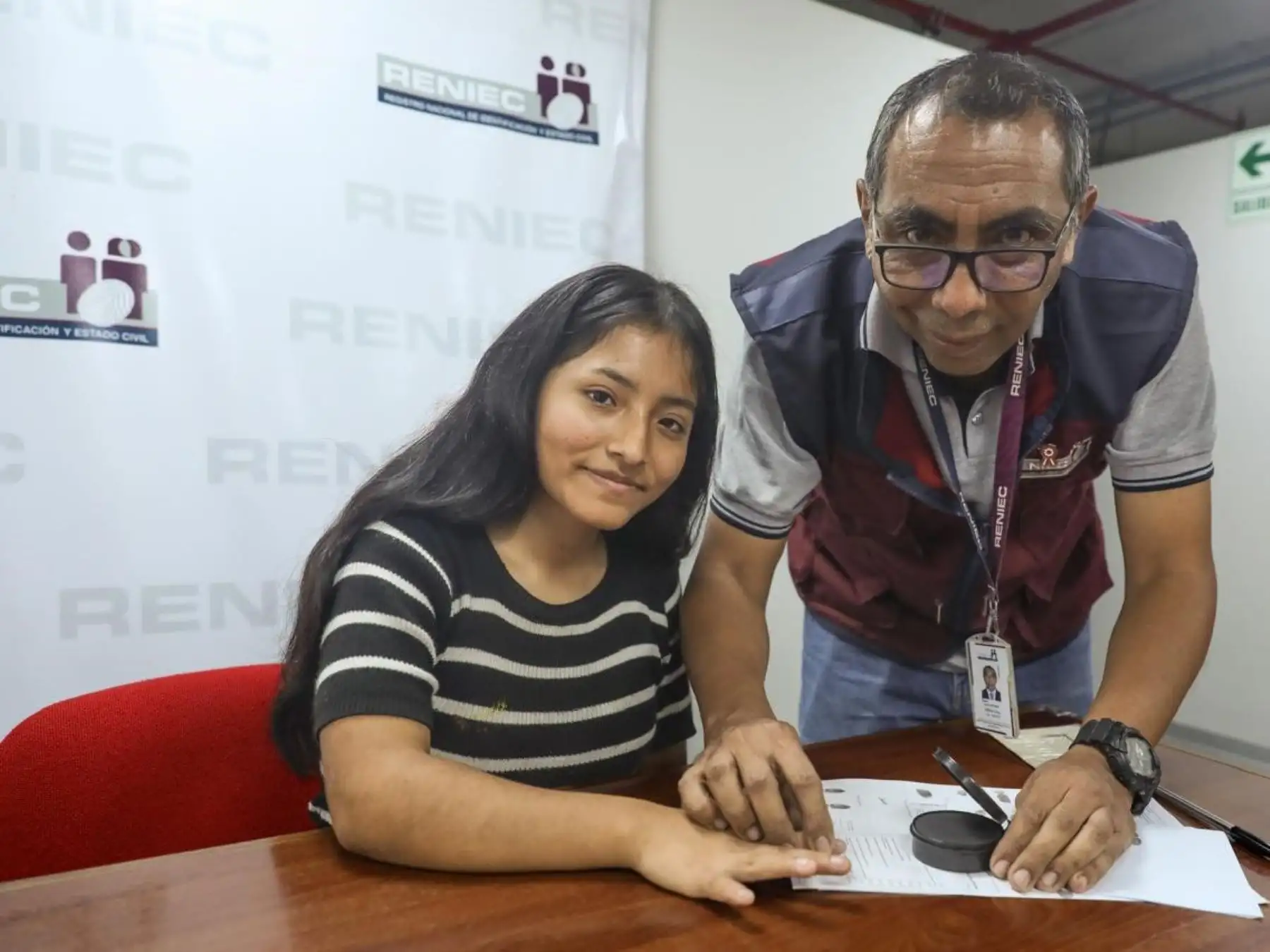 Reniec entrega DNI a adolescente para que pueda viajar y conocer Centro Espacial de NASA
