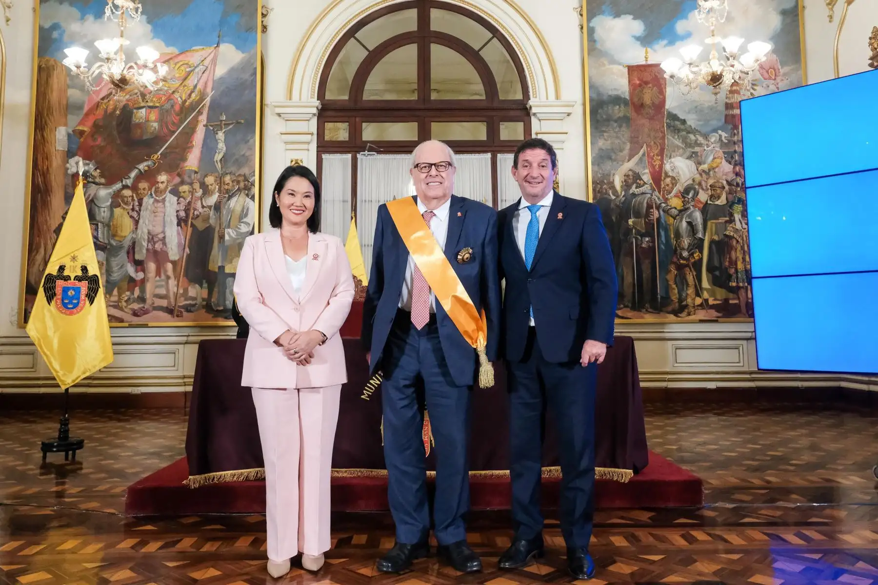 Presidenta electa Keiko Fujimori participó en condecoración a Julio Velarde
