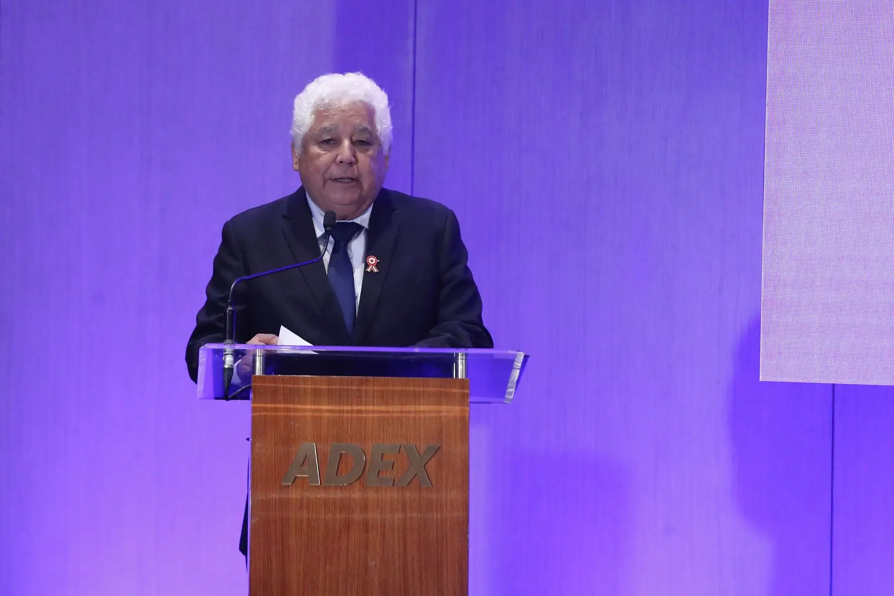 La Asociación de Exportadores (Adex) conmemora su 53° aniversario y destaca el papel que el comercio exterior ha desempeñado en el crecimiento económico del Perú. En la imagen, Berthin Enrique Gómez, ministro de Comercio Exterior y Turismo, brinda unas palabras al público asistente.
Foto: ANDINA/ Eddy Ramos