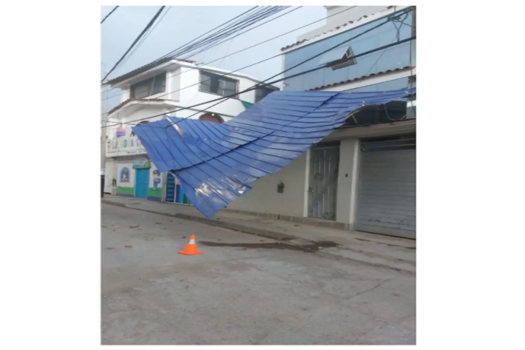 Fuertes vientos dejan cuantiosos daños materiales en la ciudad de Ayacucho