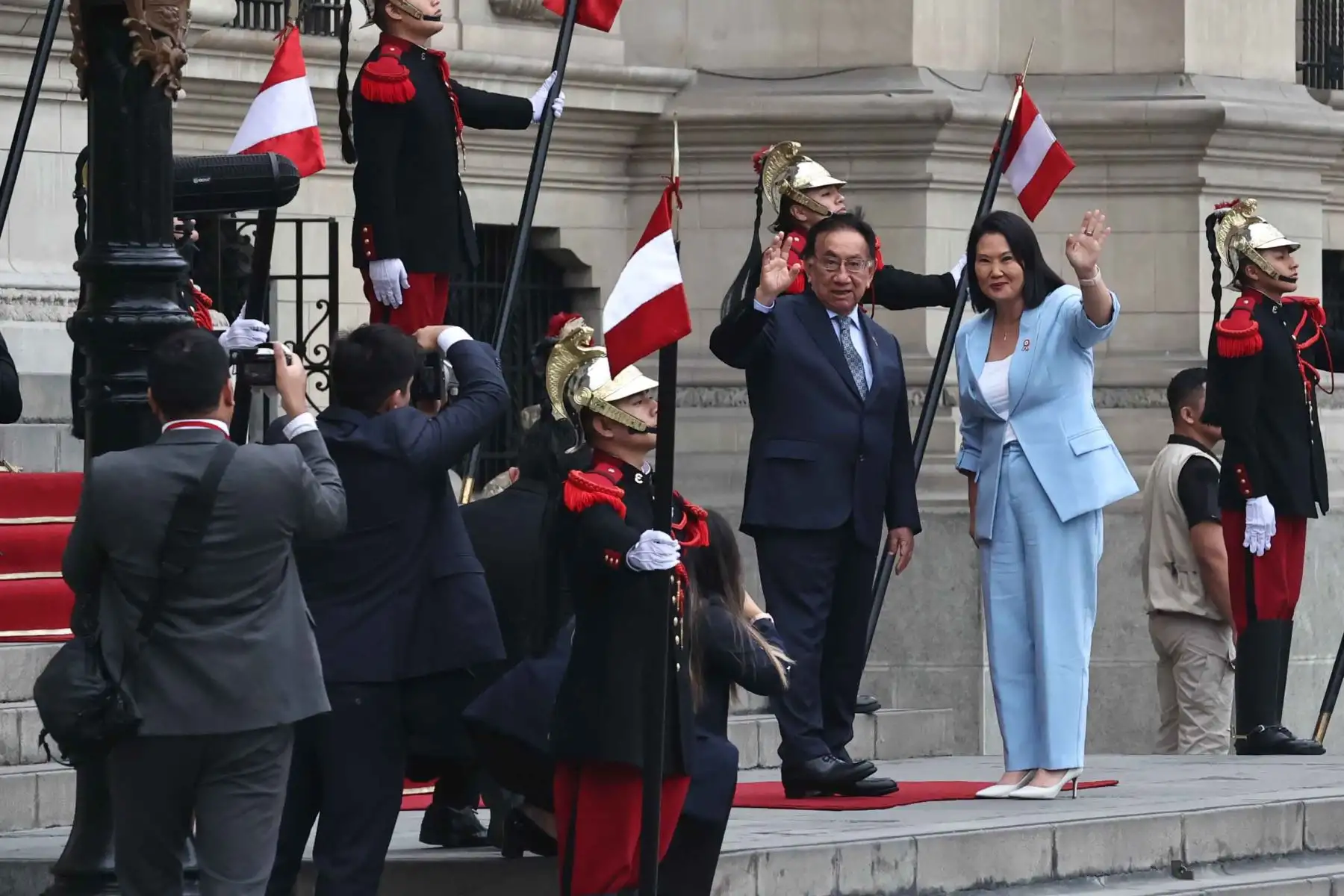 El presidente de la república, José María Balcázar, recibió en Palacio de Gobierno a la presidenta electa, Keiko Fujimori, con quien sostuvo una reunión orientada a intercambiar ideas para la buena marcha del país, tras la entrega de credenciales por parte del Jurado Nacional de Elecciones. Foto: ANDINA/Juan Carlos Guzmán.